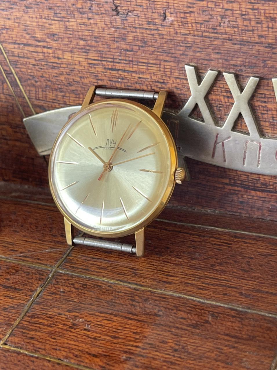 Giá đồng hồ của nga chính hãng 100%, bảo hành 1 năm, hàng sẵn, giao hàng tận nơi