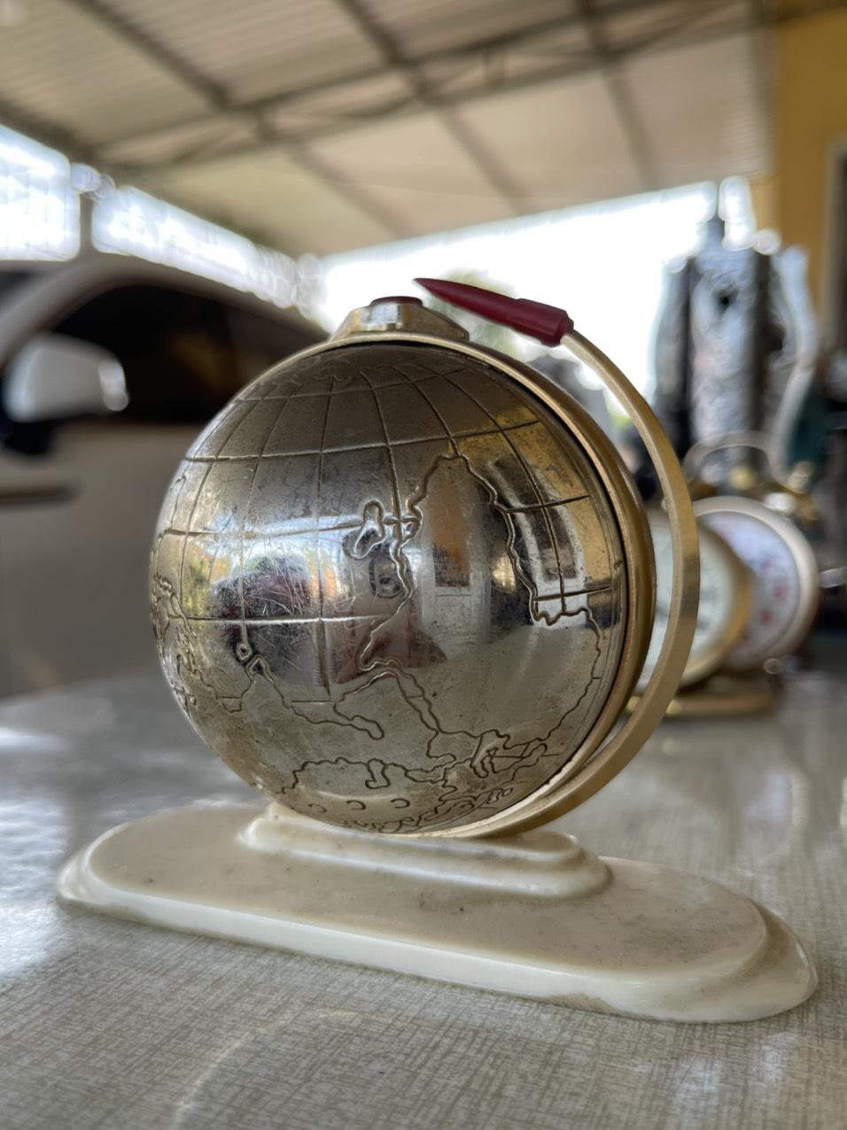 Đồng hồ để bàn cổ - Đồng hồ Slava tàu vũ trụ bay quanh trái đất