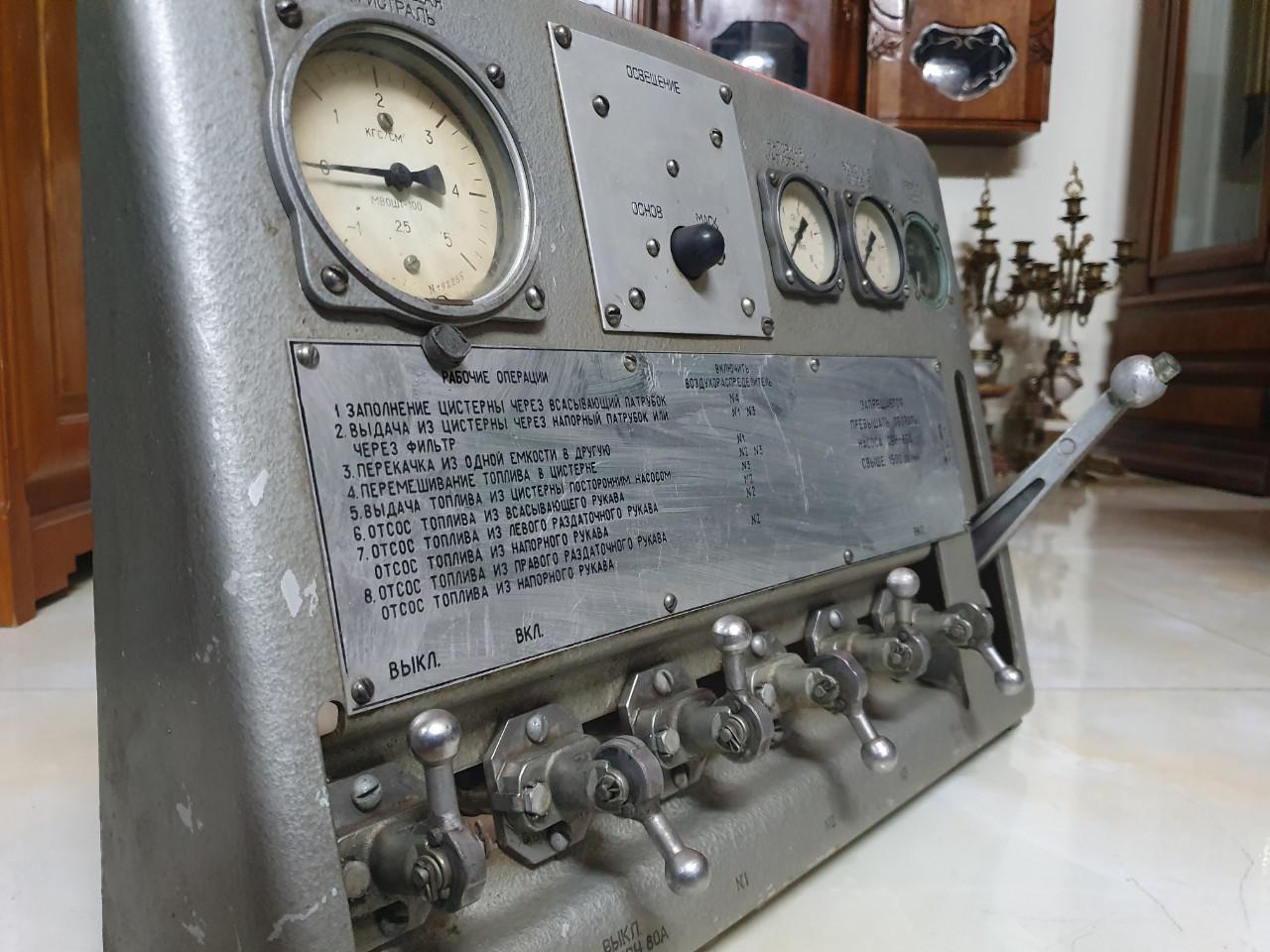 Hệ thống điều khiển trên máy bay chiến đấu MiG-17 của Liên Xô