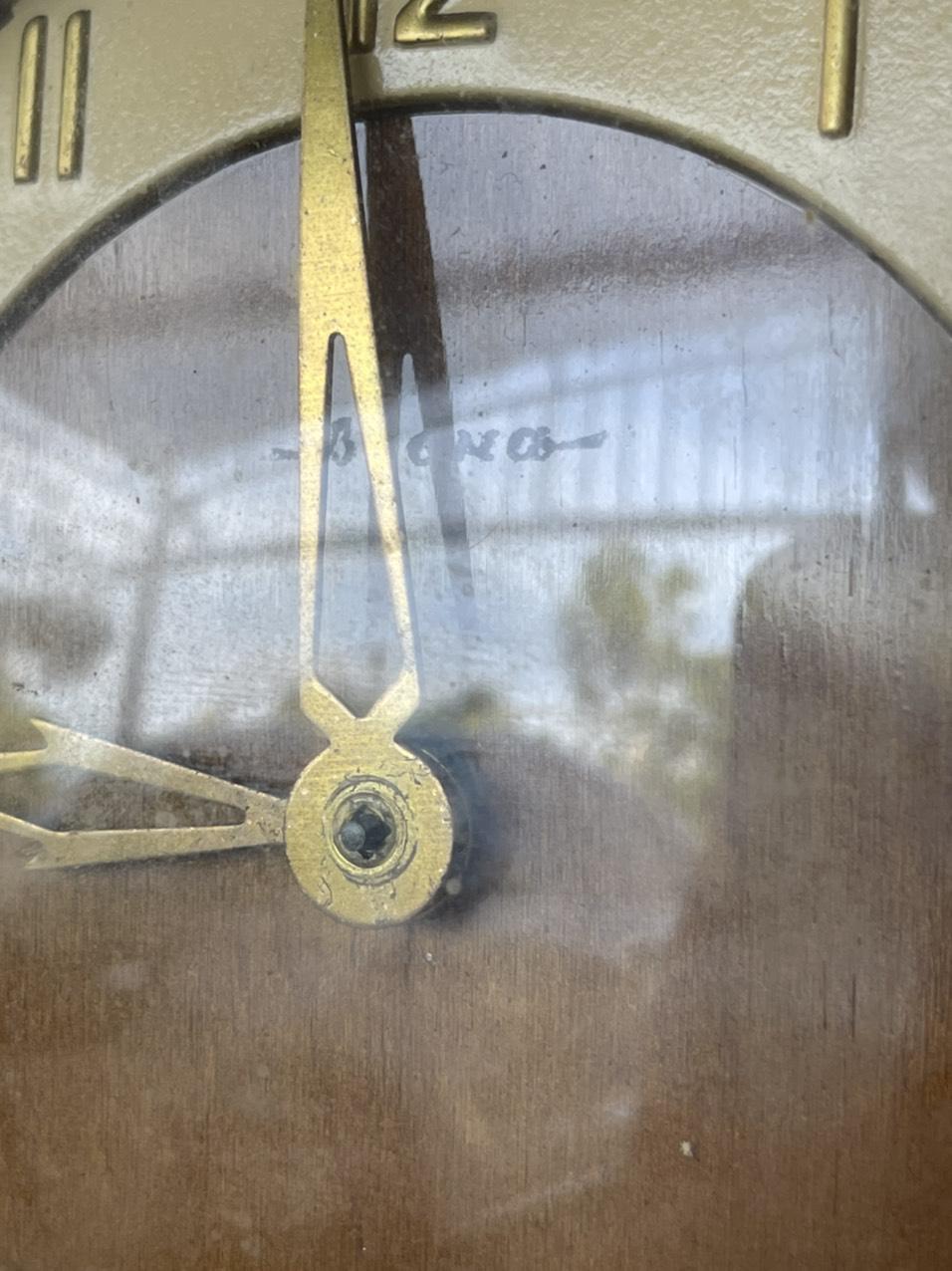 Đồng hồ cổ để bàn bằng gỗ máy cơ cổ điển Nga Liên Xô