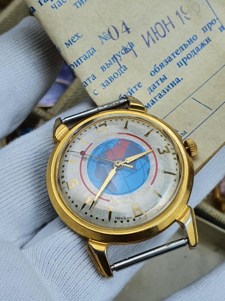Đồng hồ Sputnik sản xuất bởi nhà máy kirov siêu hiếm càng nhện