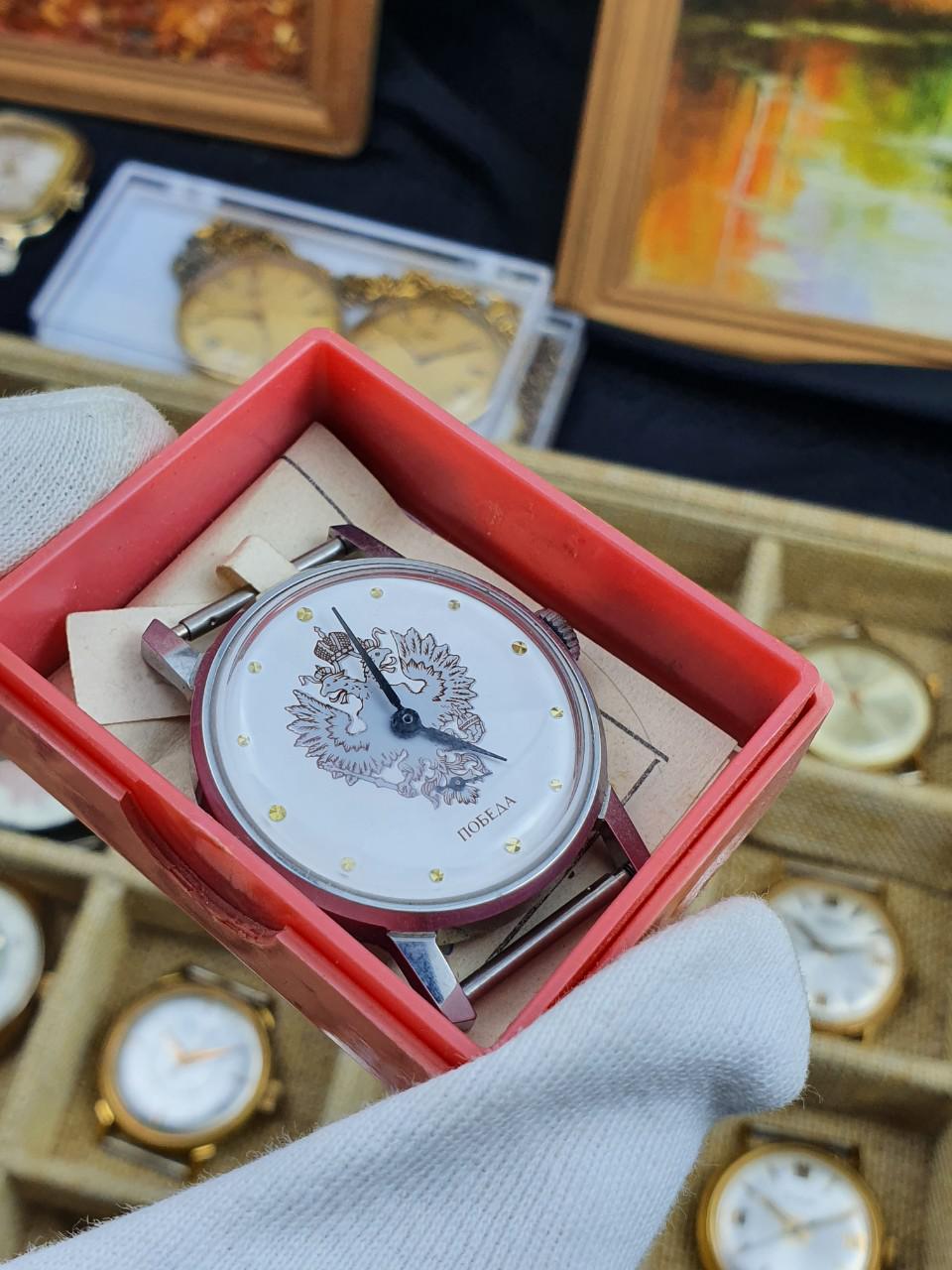 Đồng hồ Liên Xô Pabeda NOS Quốc Huy hình đại bàng 2 đầu full sổ hộp