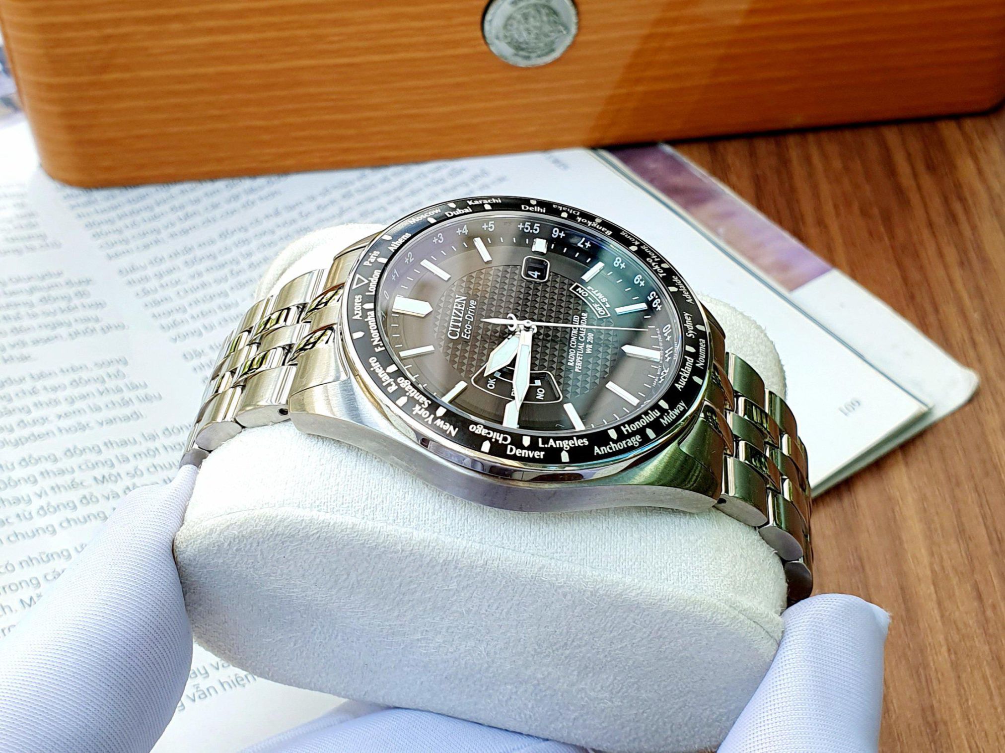 ng h CITIZEN CB0020 50E World Perpetual AT
