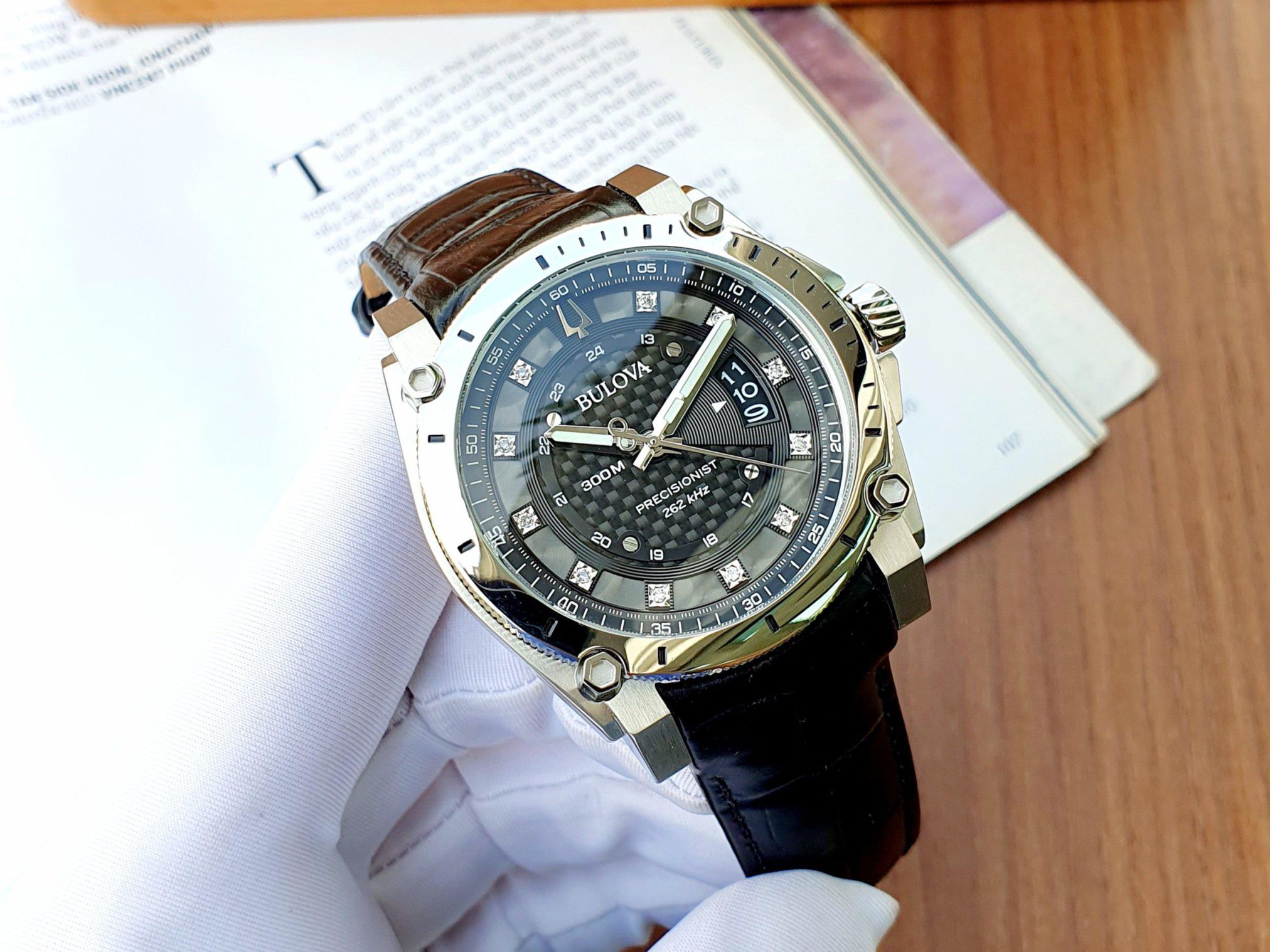 ng h Bulova Precisionist 96D147