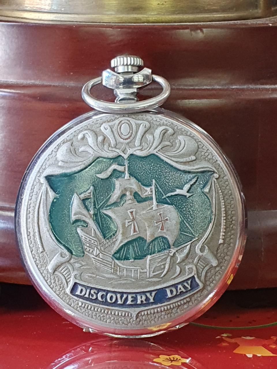 Đồng hồ quả quýt bỏ túi của Nga hình thuyền buồm - Discovery day Christopher Columbus tìm ra châu Mỹ và nhà bác học Isaac Newton