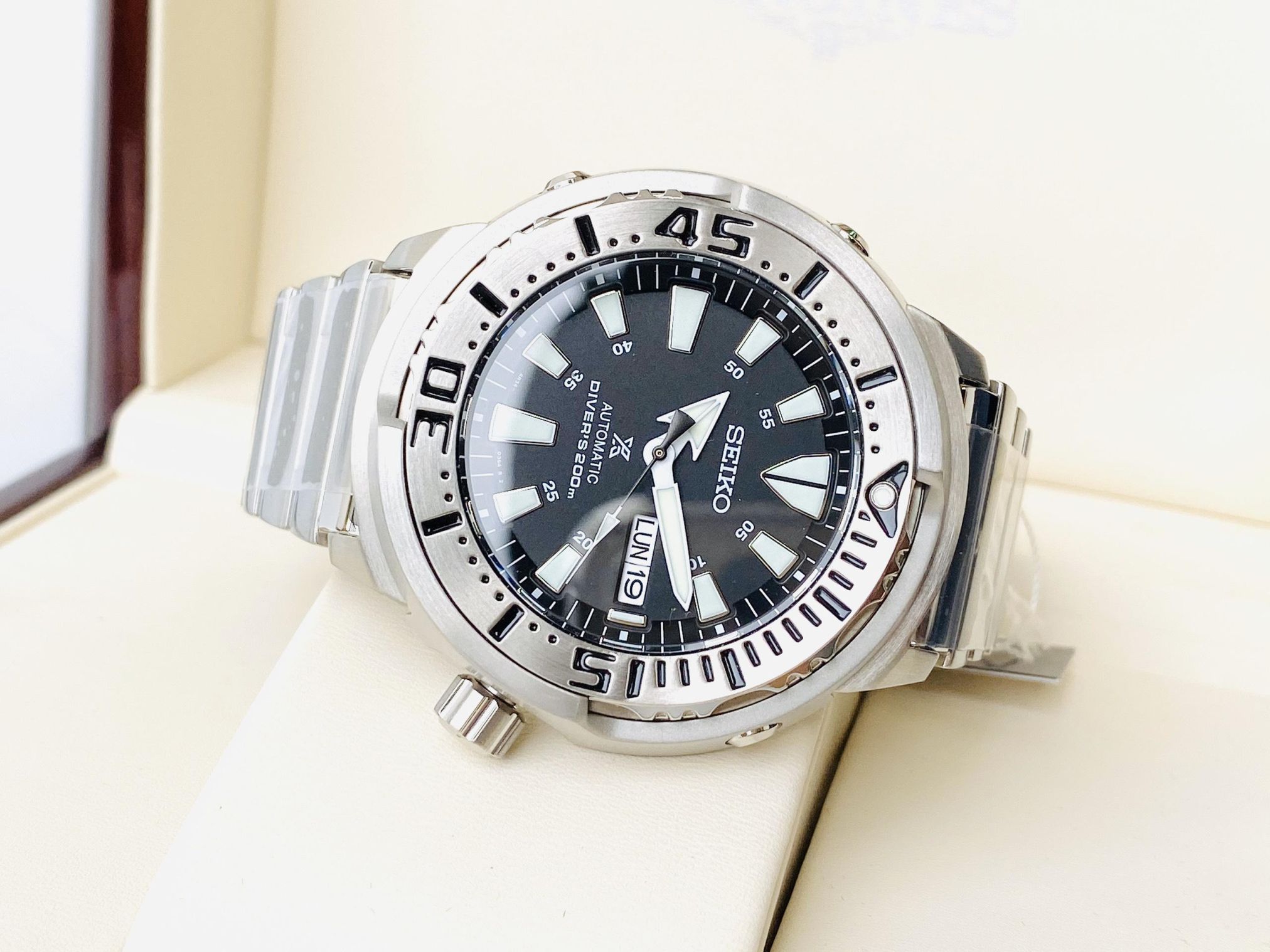 ng h SEIKO PROSPEX BABY TUNA SRPE85K1