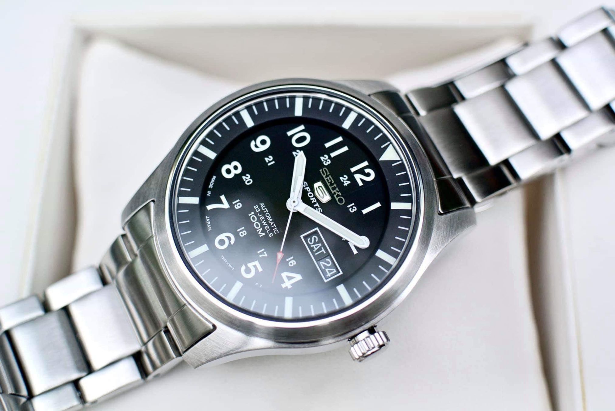 Đồng Hồ Nam Dây Thép Seiko 5 SNZG13J1