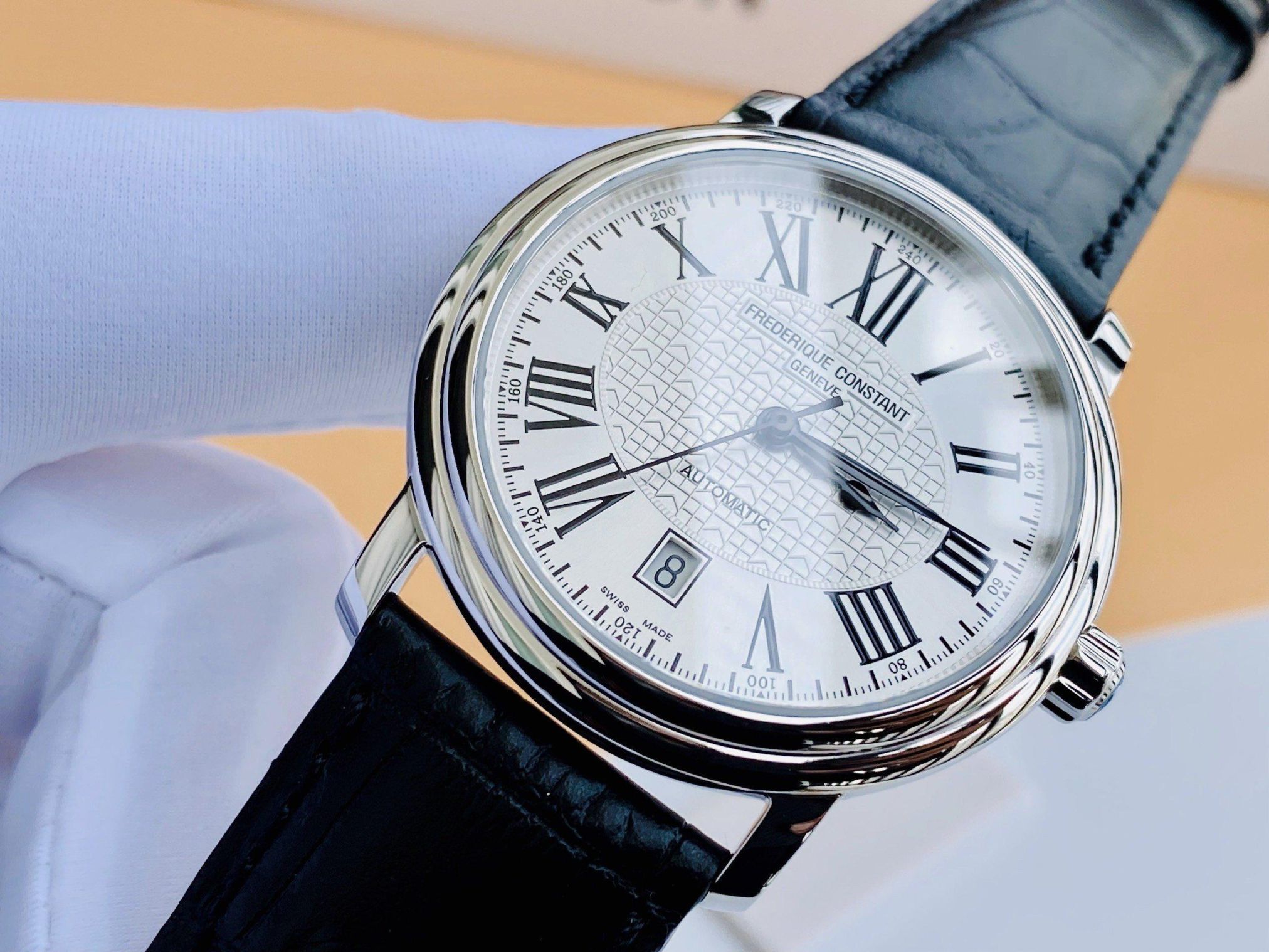 Frederique Constant Geneve FC-303M4P6 - Sự hoàn hảo trong từng chi tiết