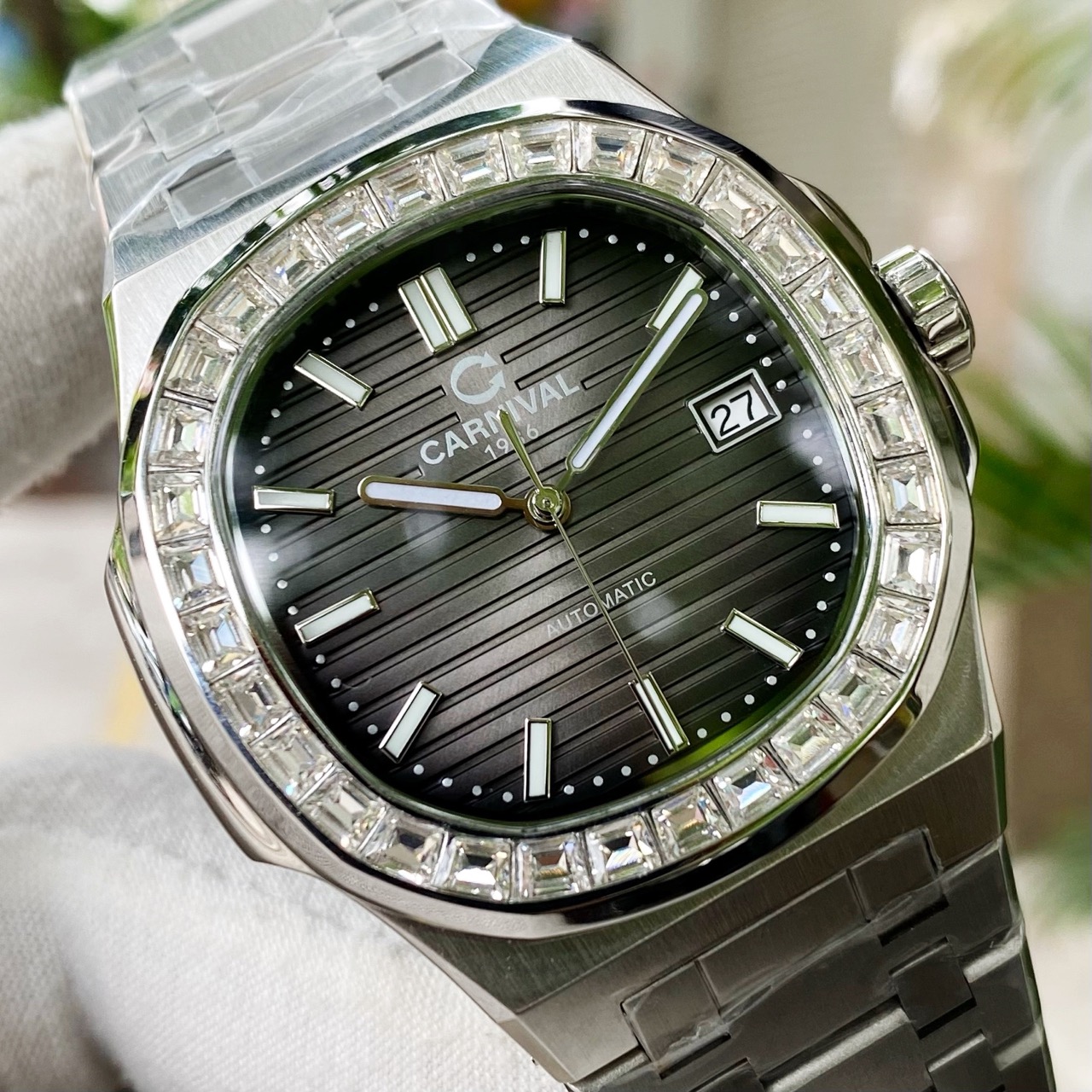 Đồng Hồ Carnival Nautilus 8108G-VT-N