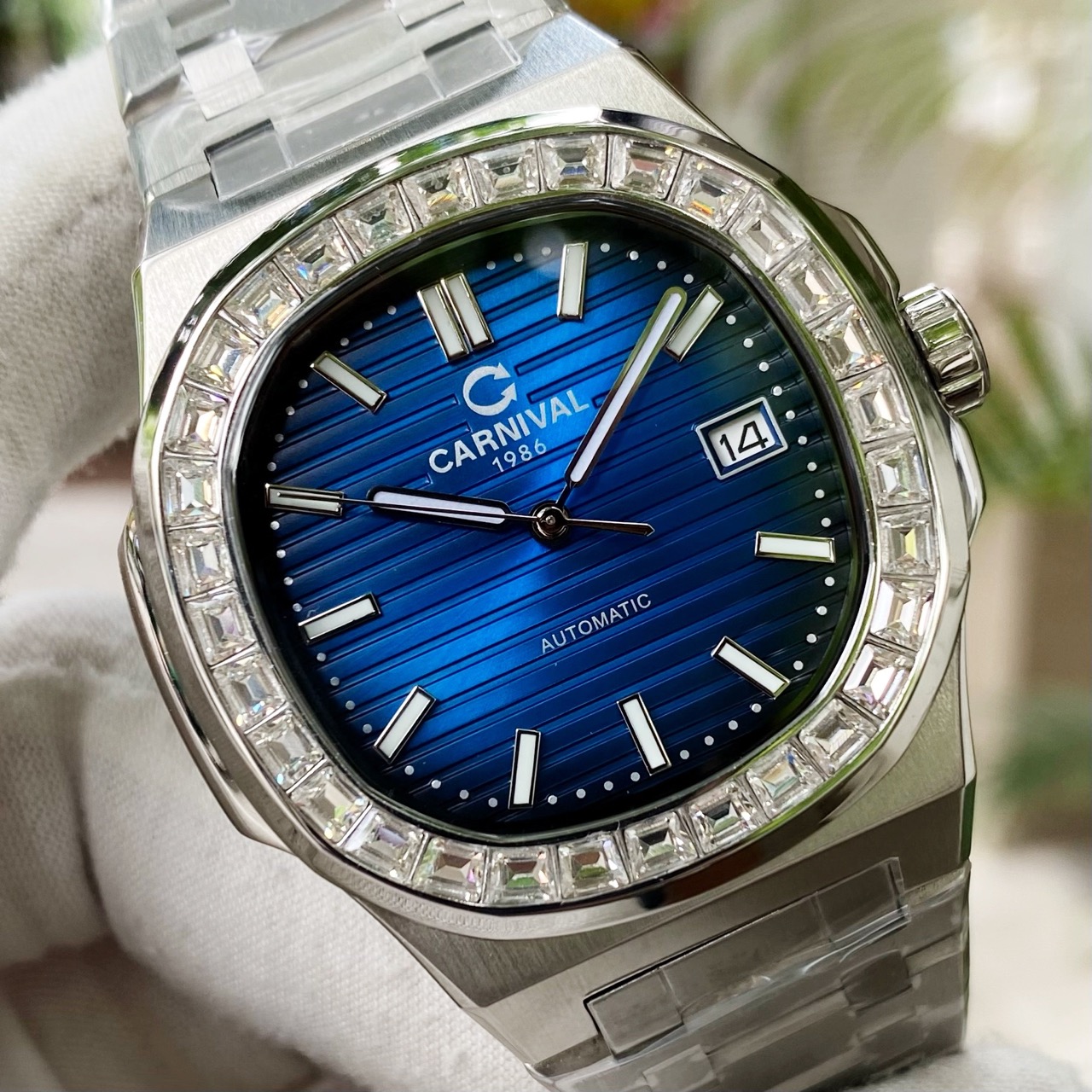 Đồng Hồ Carnival Nautilus 8108G-VT-X
