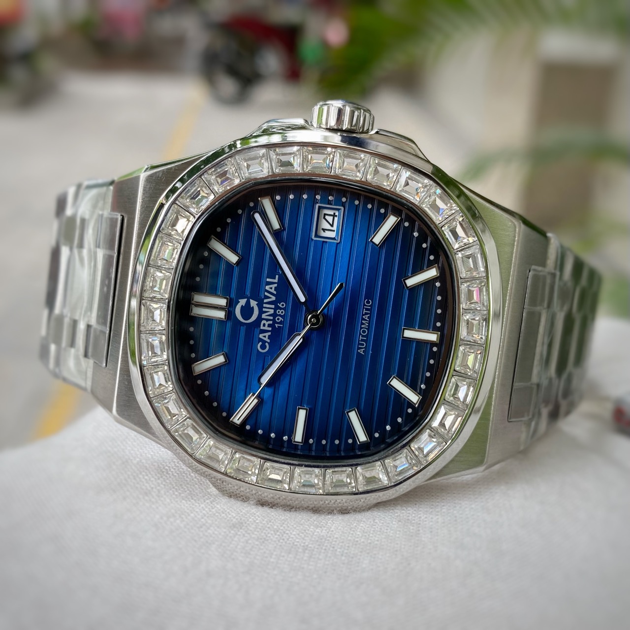 Đồng Hồ Carnival Nautilus 8108G-VT-X