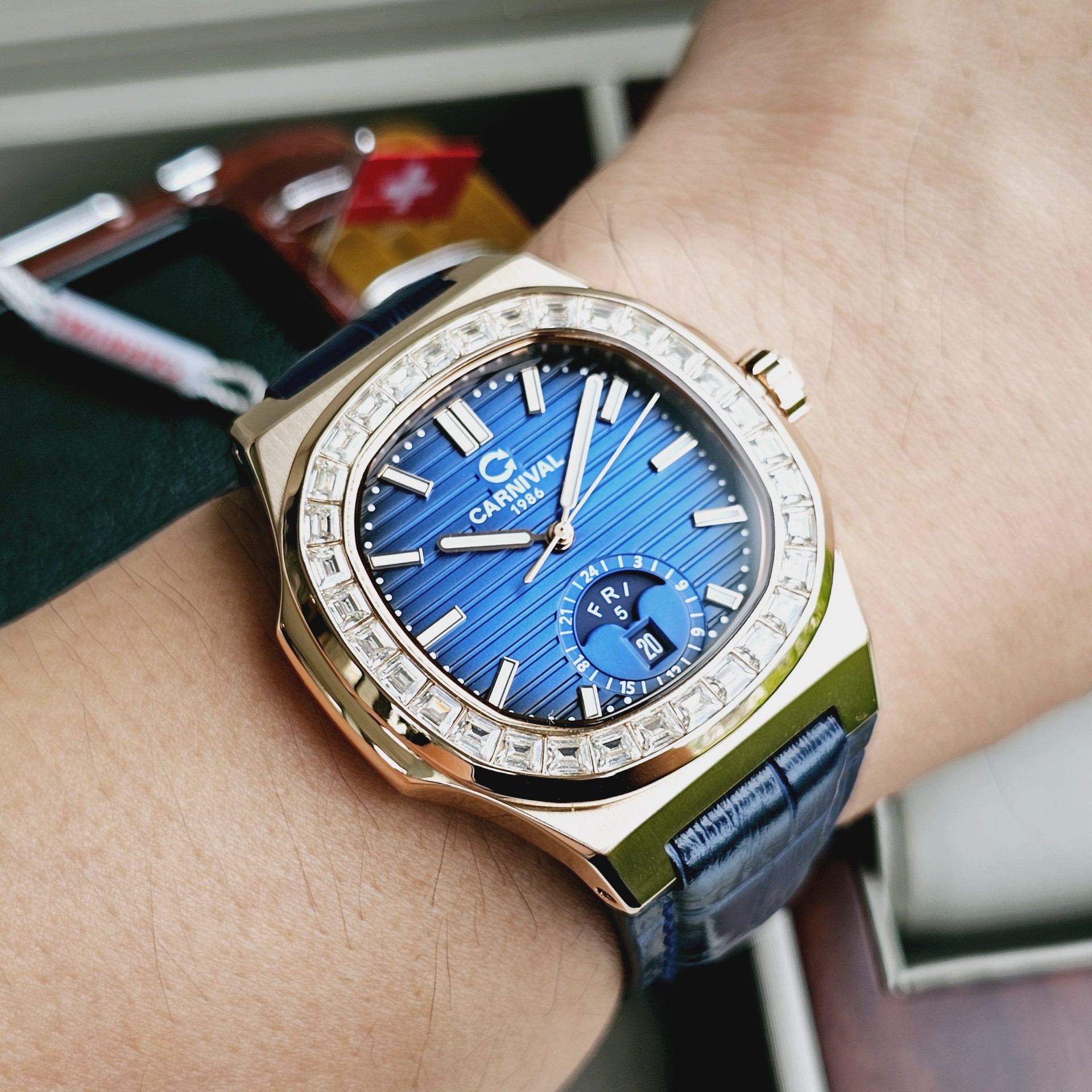 Đồng Hồ Carnival Nautilus Automatic 8110G-VH-DD-X