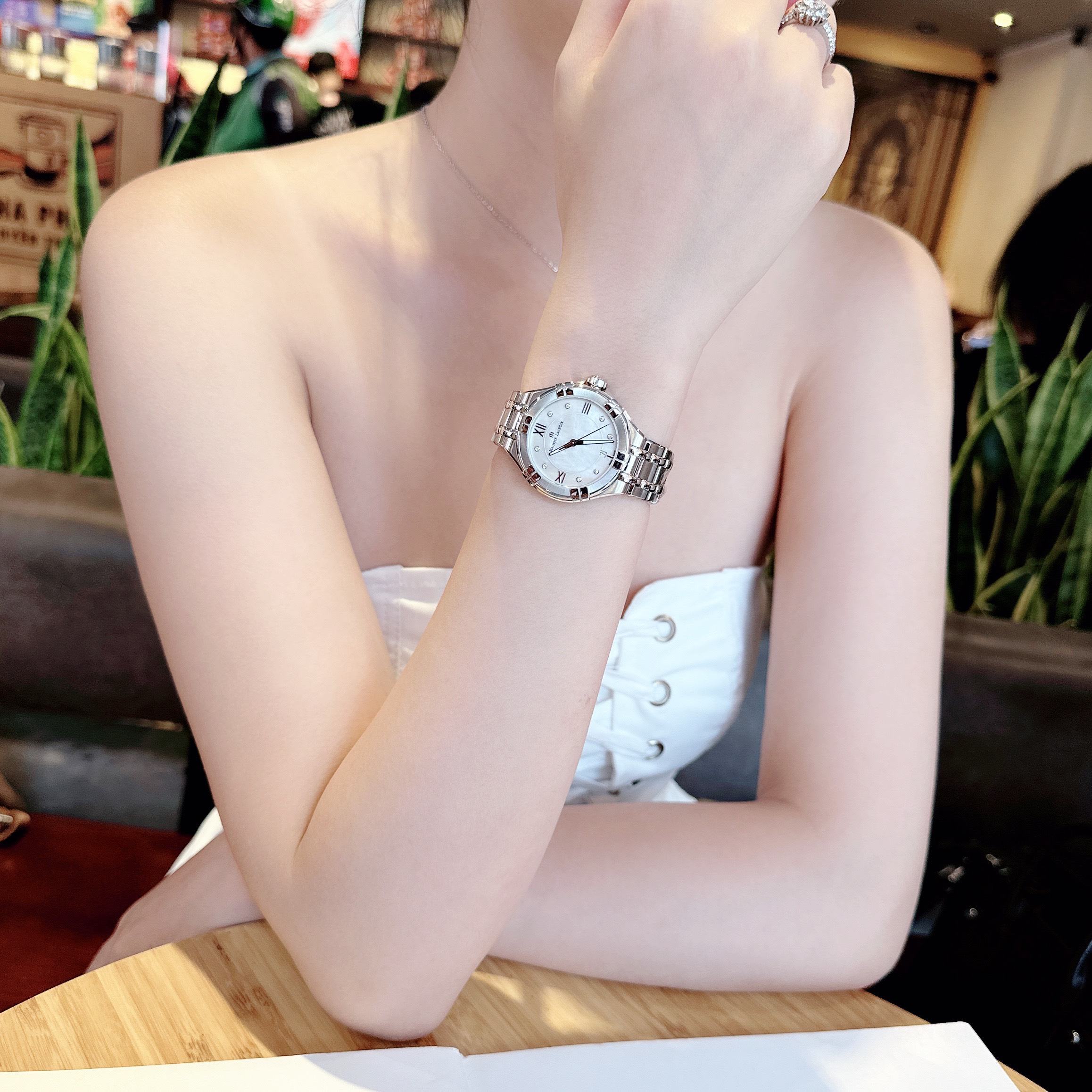 Đồng Hồ Maurice Lacroix Aikon Lady AI1004-SS002-170-1