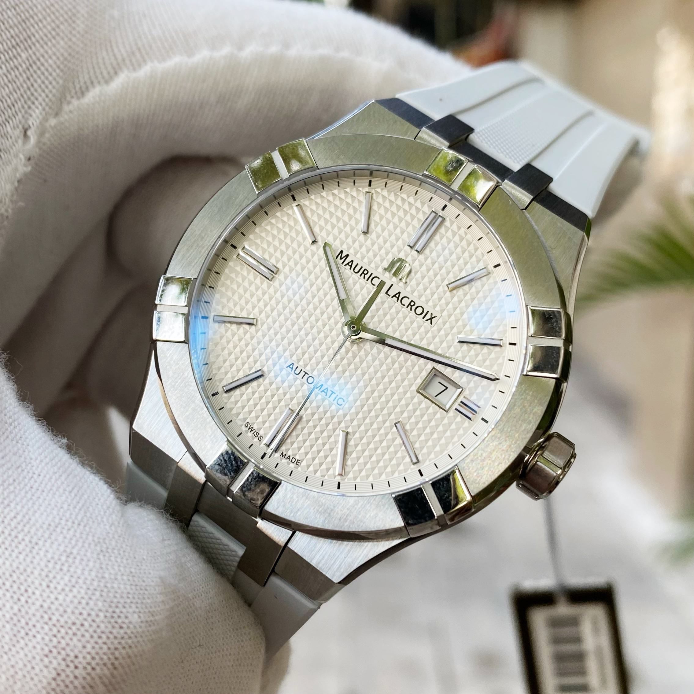 Đồng Hồ Maurice Lacroix Aikon White 42mm - AI6008-SS00B-130-G
