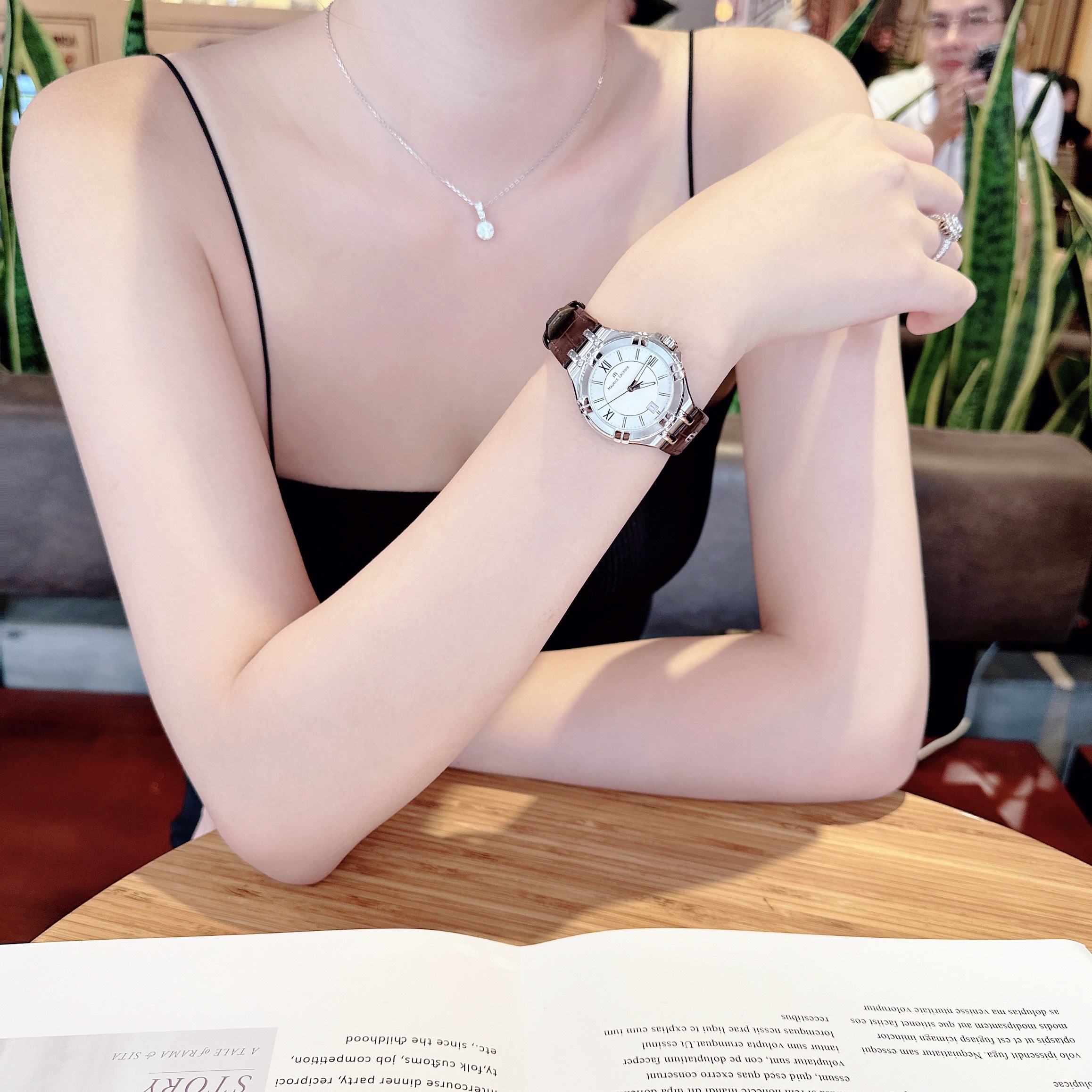 Đồng Hồ Maurice Lacroix Lady 35mm AI1006-SS001-130-1