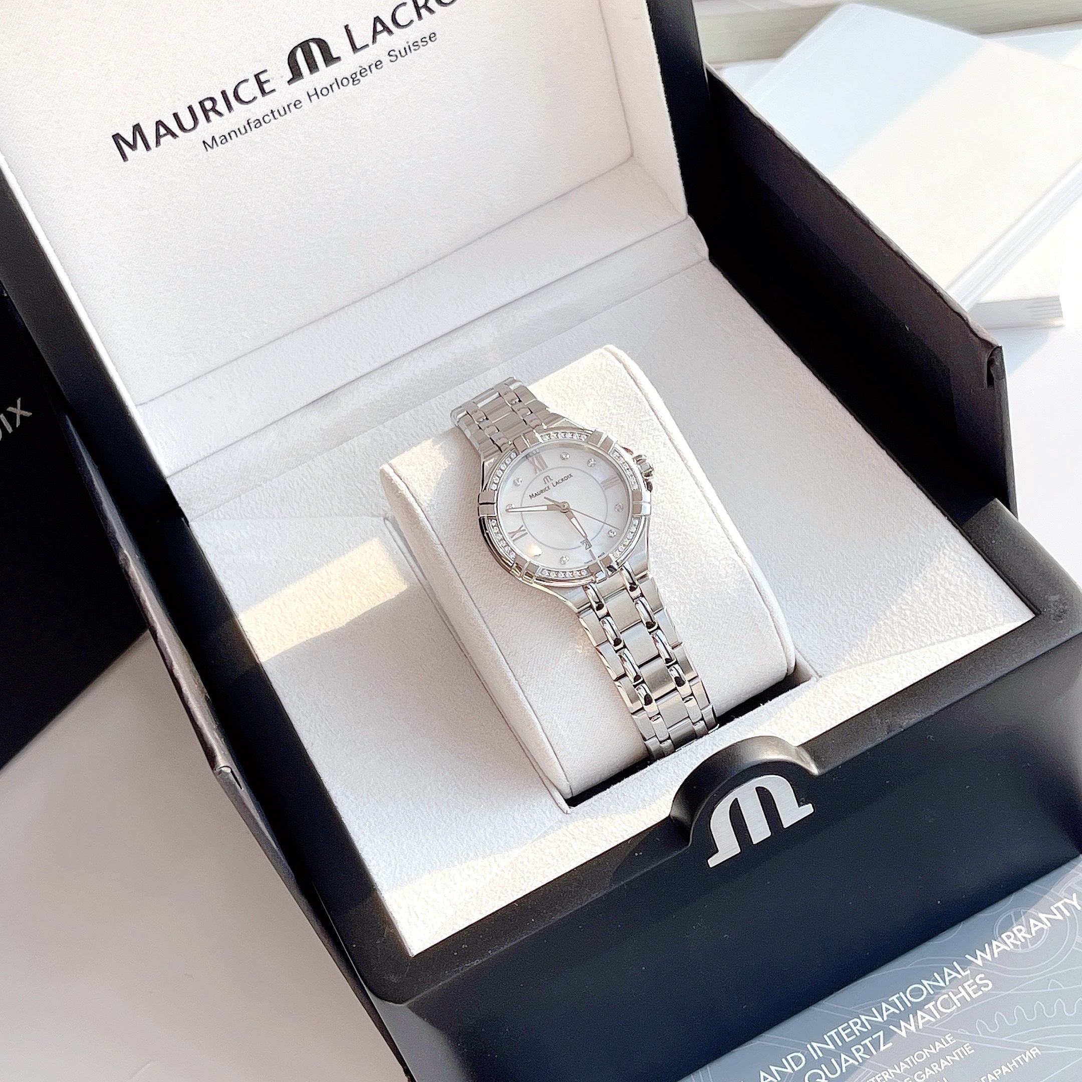 Đồng Hồ Maurice Lacroix Lady AI1004-SD502-170-1