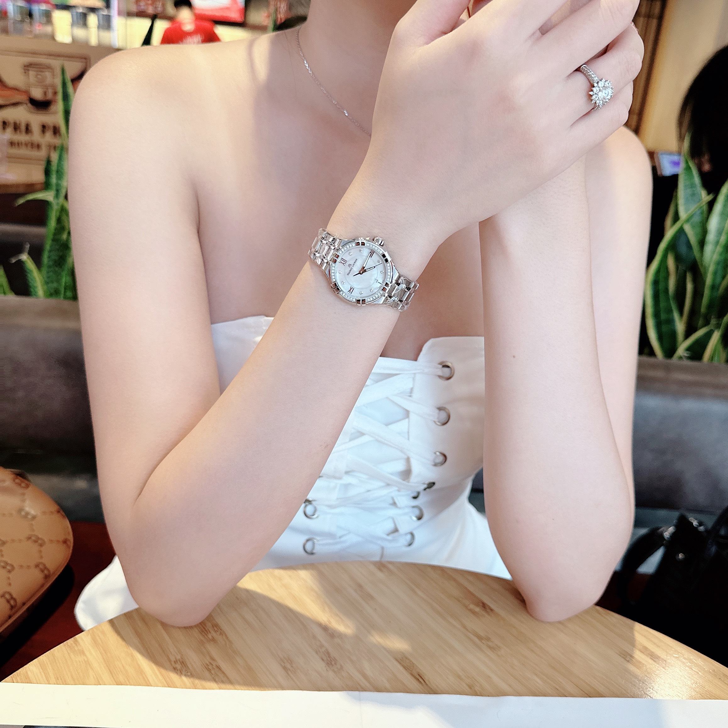 Đồng Hồ Maurice Lacroix Lady AI1004-SD502-170-1