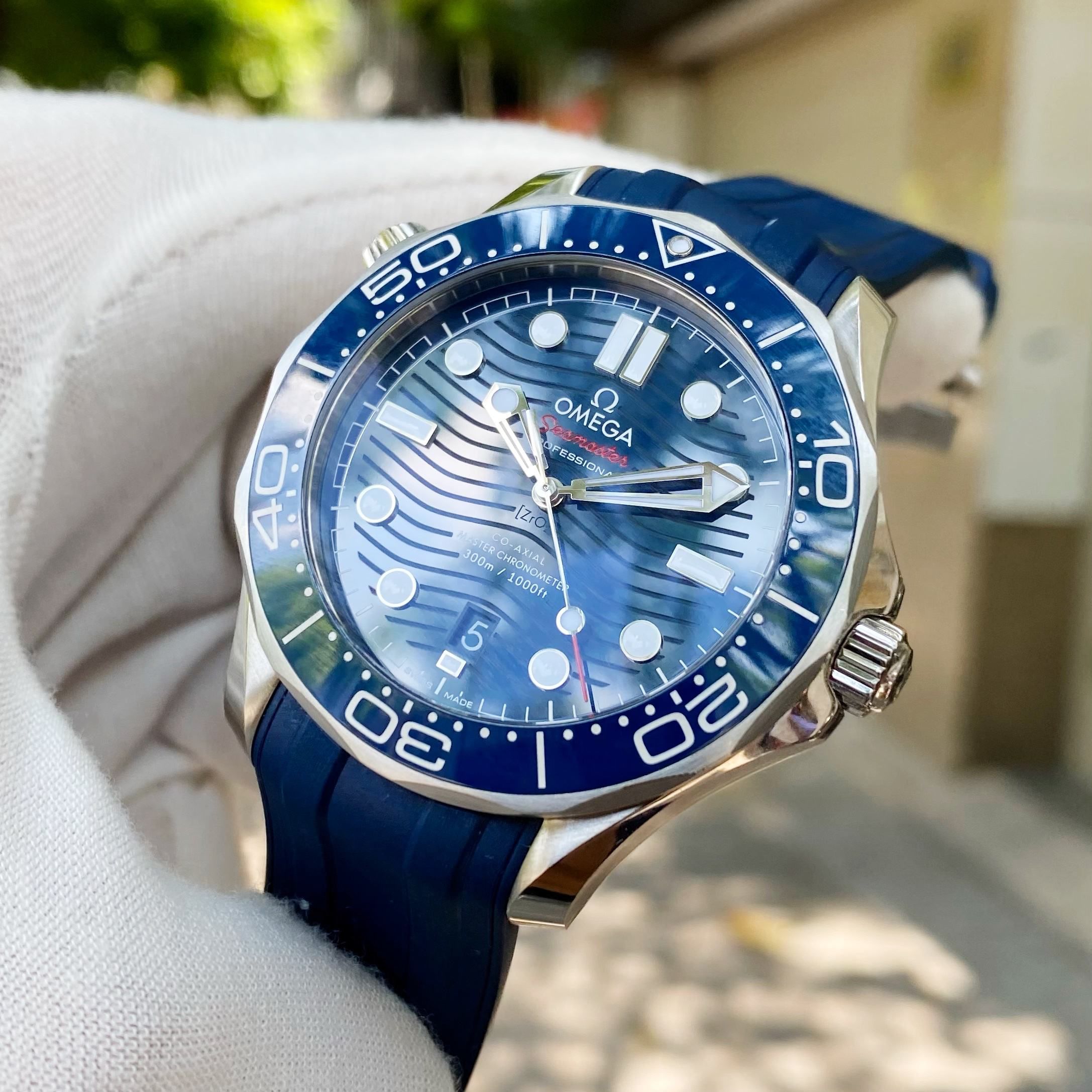 Đồng Hồ Omega Seamaster Diver 300M Co-Axial Master 210.30.42.20.03.001 - Cũ