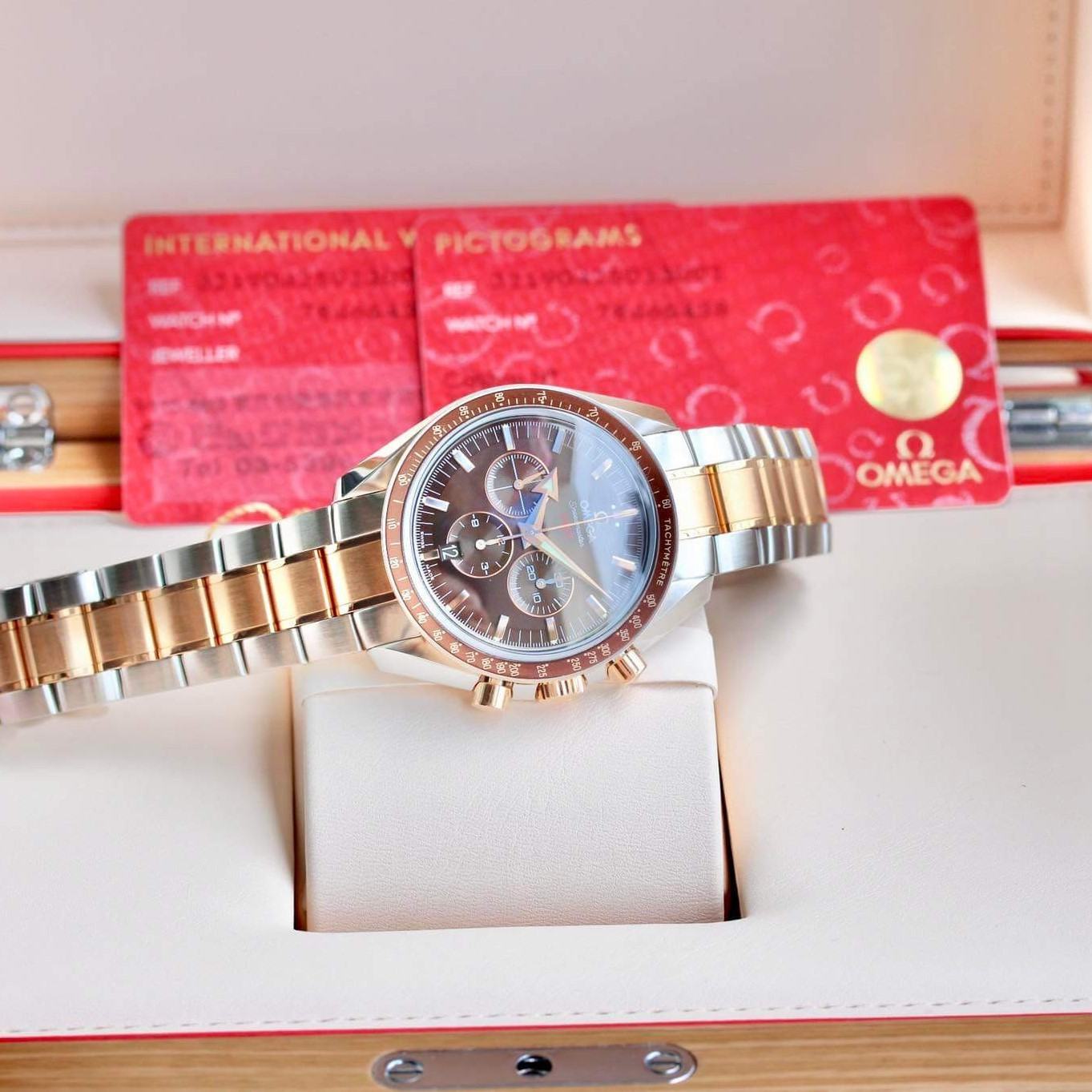 Đồng Hồ Omega Speedmaster 321.90.42.50.13.001