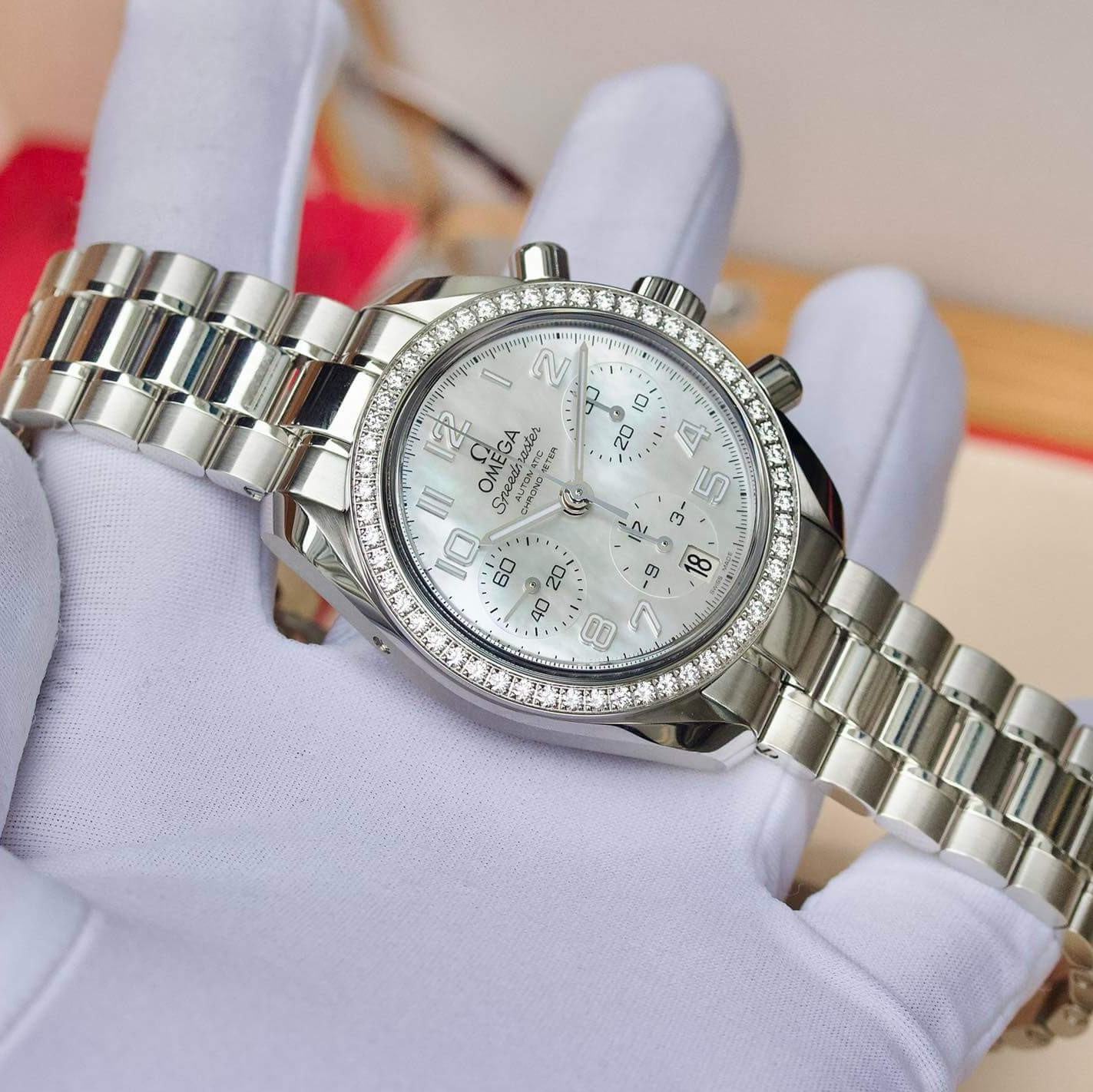 Đồng Hồ Omega Speedmaster Chronograph Diamond 324.15.38.40.05.001