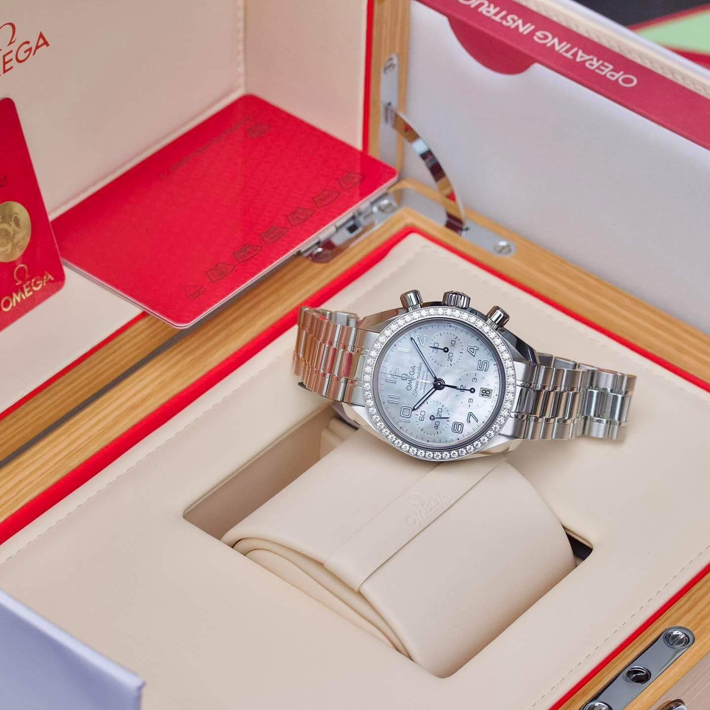 Đồng Hồ Omega Speedmaster Chronograph Diamond 324.15.38.40.05.001