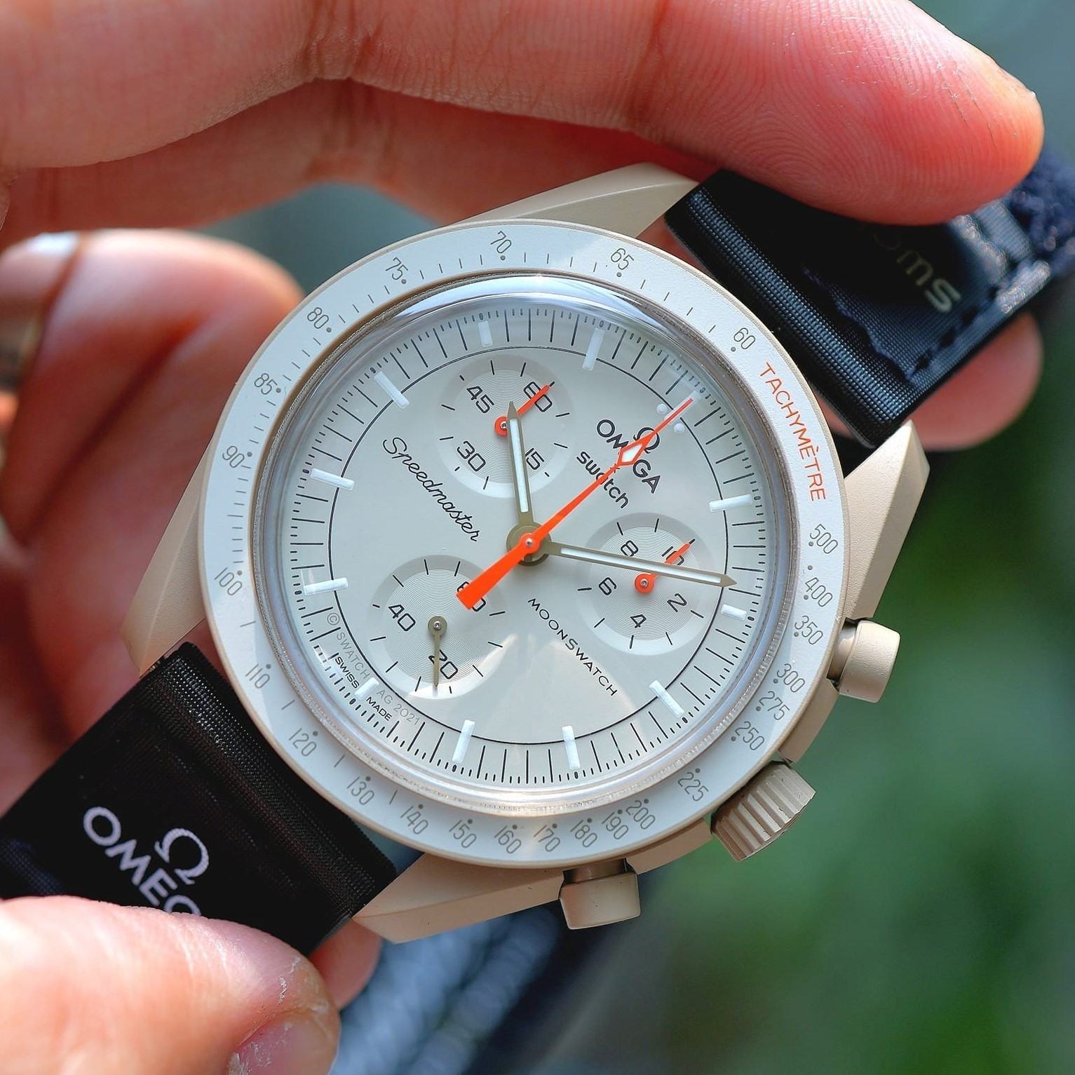 Đồng Hồ Omega Swatch Mission to Jupiter SO33C100