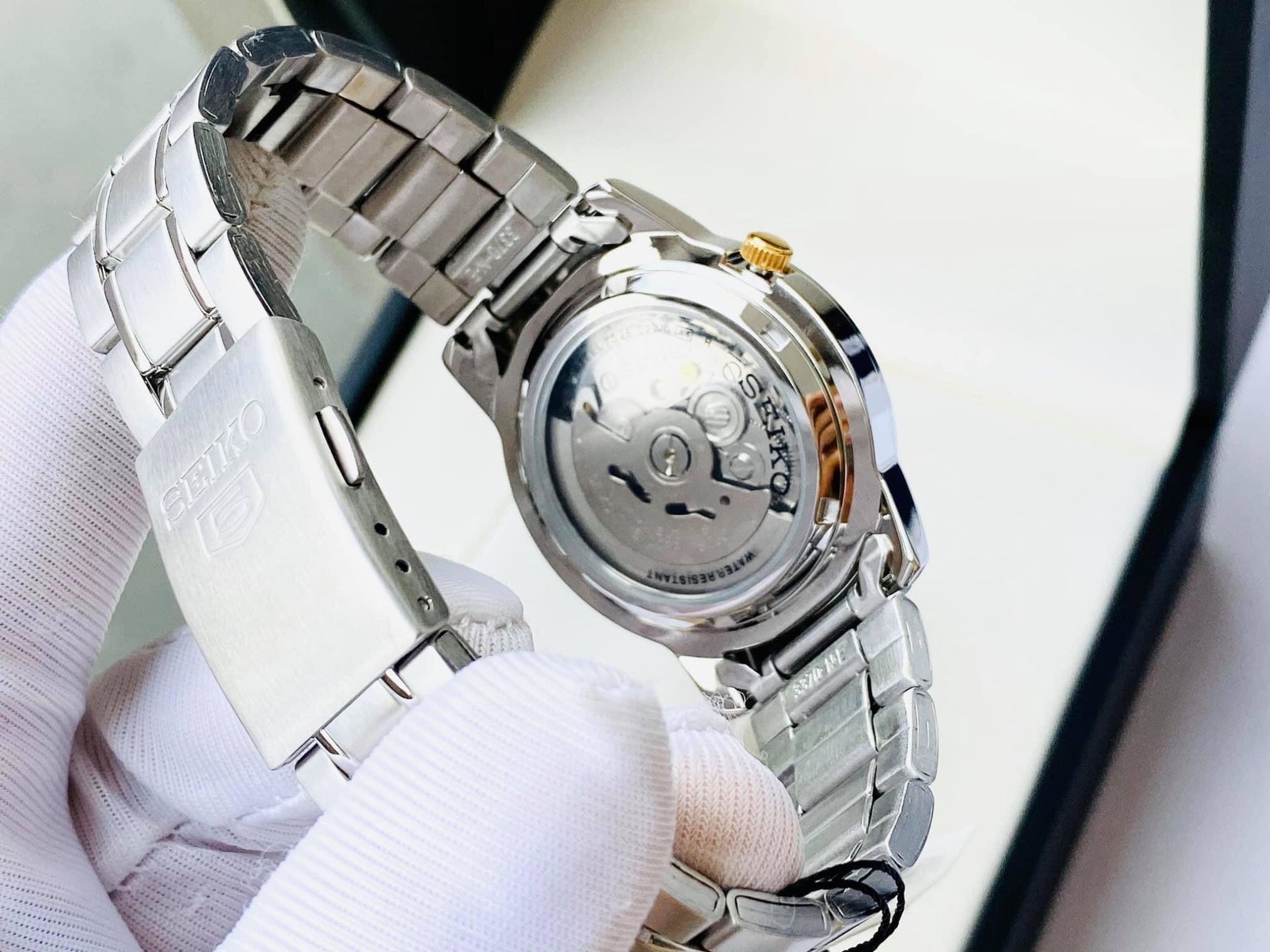 Gi i thi u Seiko 5 SNKK09K1 ng h eo tay nam sang tr ng c a Seiko