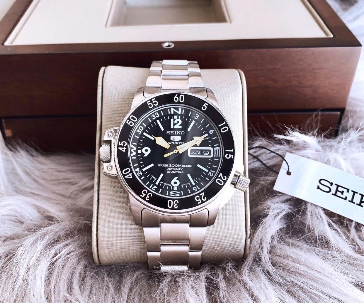 Seiko 5 sports best sale skz211k1