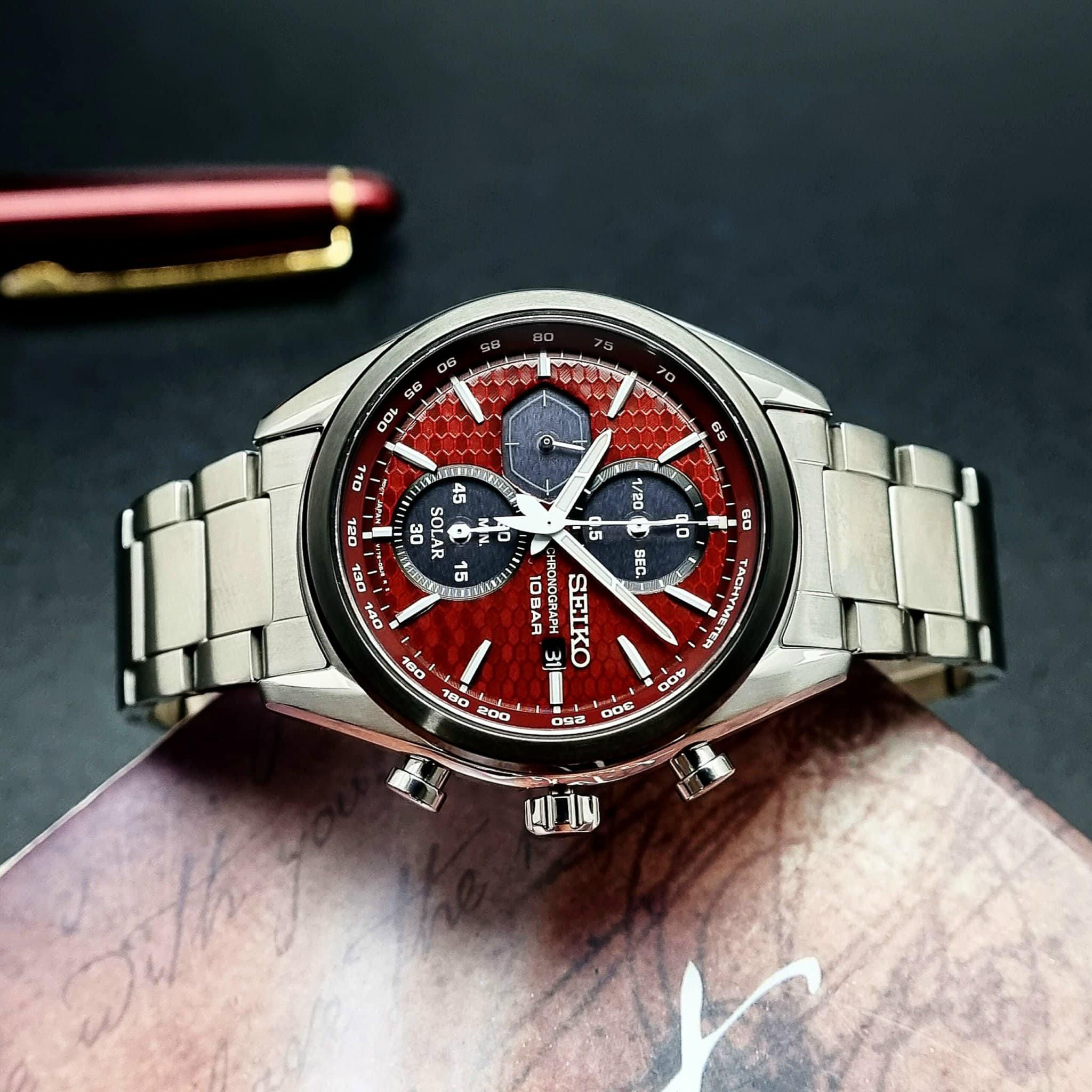 Tìm hiểu chi tiết về đồng hồ nam Seiko Solar Chronograph SSC771P1 với tính năng sạc năng lượng từ ánh sáng mặt trời
