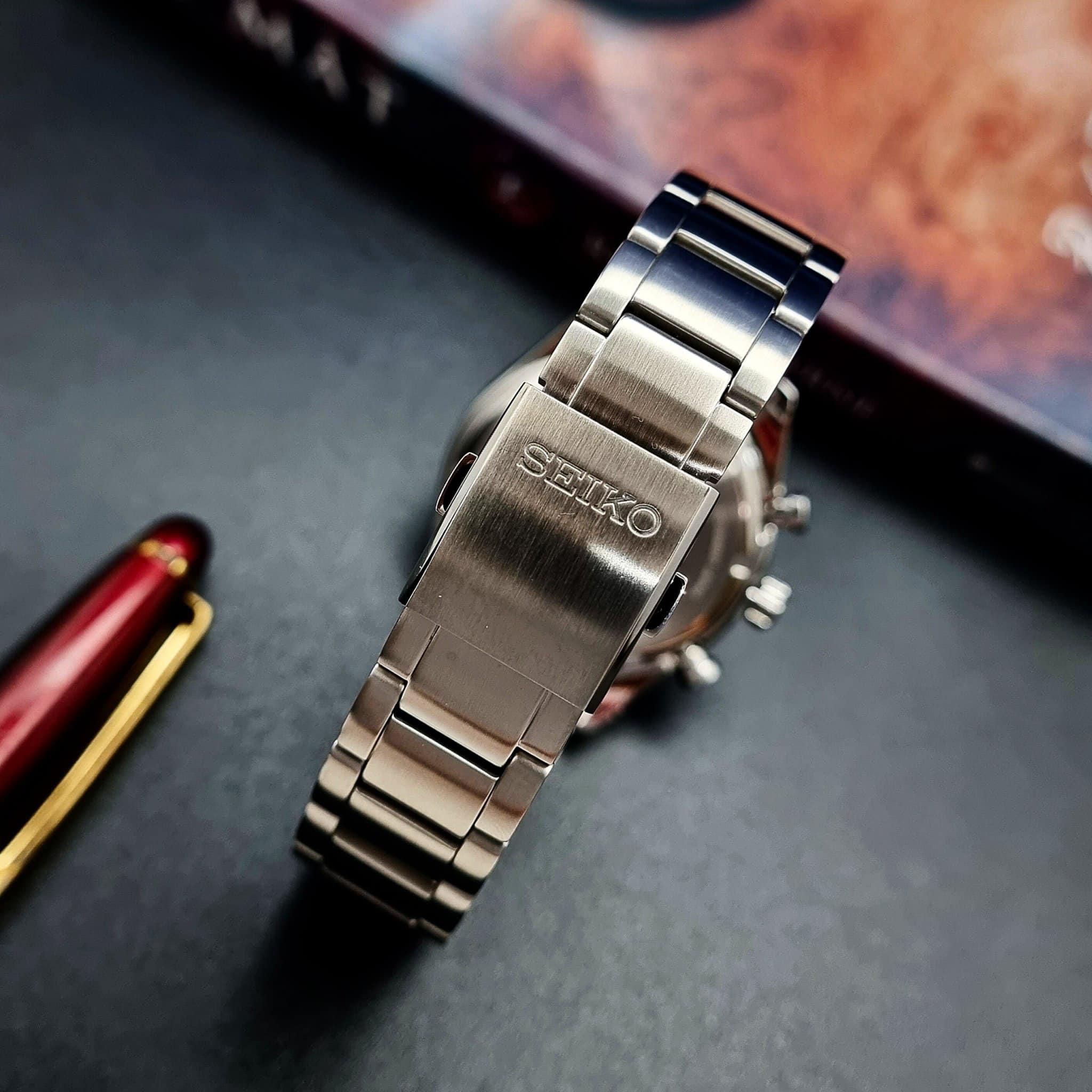 Tìm hiểu chi tiết về đồng hồ nam Seiko Solar Chronograph SSC771P1 với tính năng sạc năng lượng từ ánh sáng mặt trời