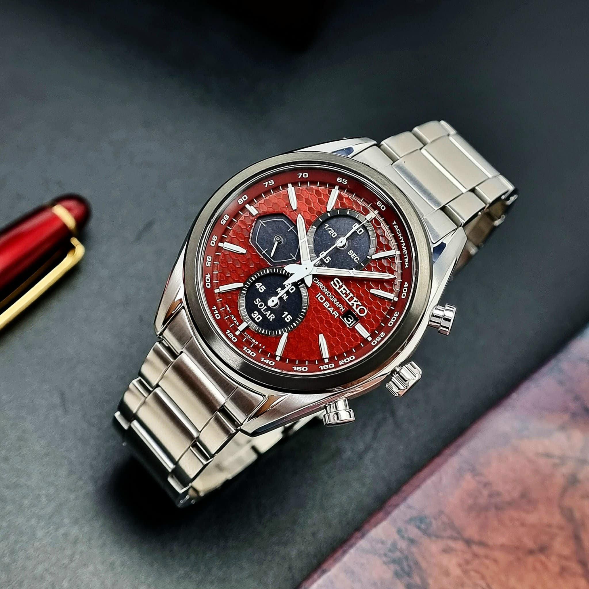 Tìm hiểu chi tiết về đồng hồ nam Seiko Solar Chronograph SSC771P1 với tính năng sạc năng lượng từ ánh sáng mặt trời