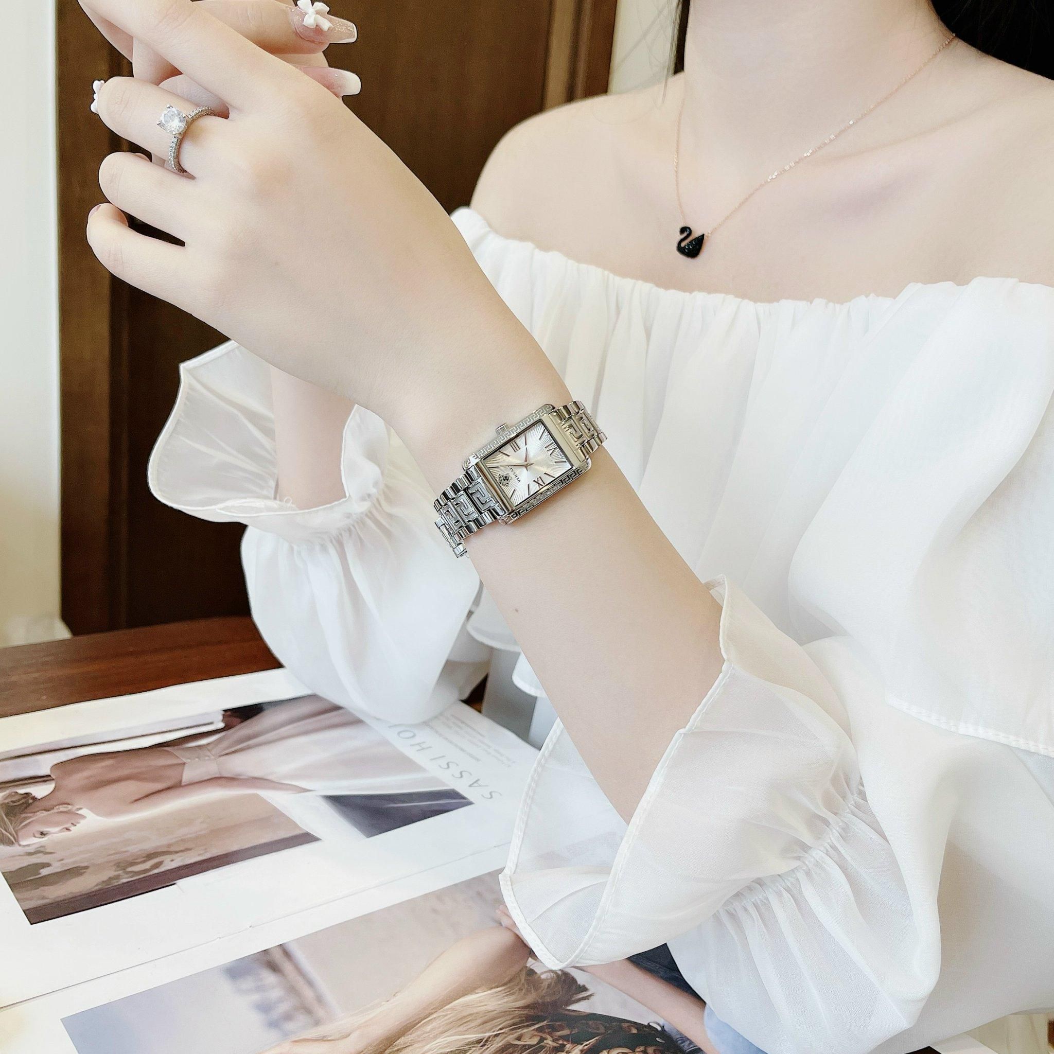 Versace Tonneau Lady Watch - Sự kết hợp tuyệt vời giữa lịch sử và thiết kế tinh tế