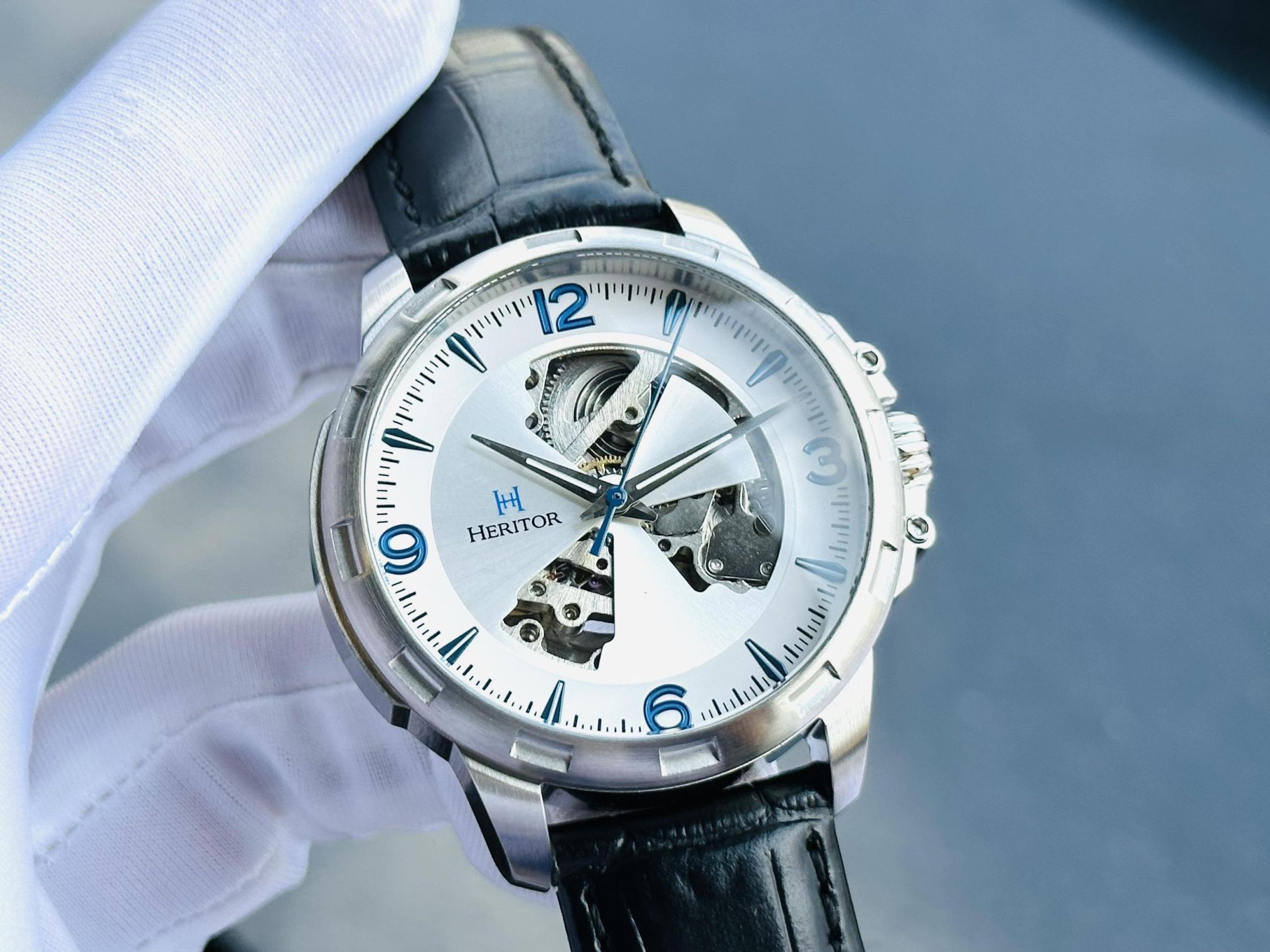 Đồng hồ Heritor Automatic Theo Semi-Skeleton Kết hợp hoàn hảo giữa cổ điển và hiện đại