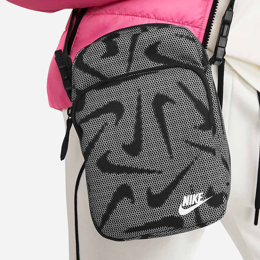 Túi Đeo Chéo Nam Nike Heritage Lenti Swoosh Cross Body Bag DQ5738-010 Màu Xám Đen