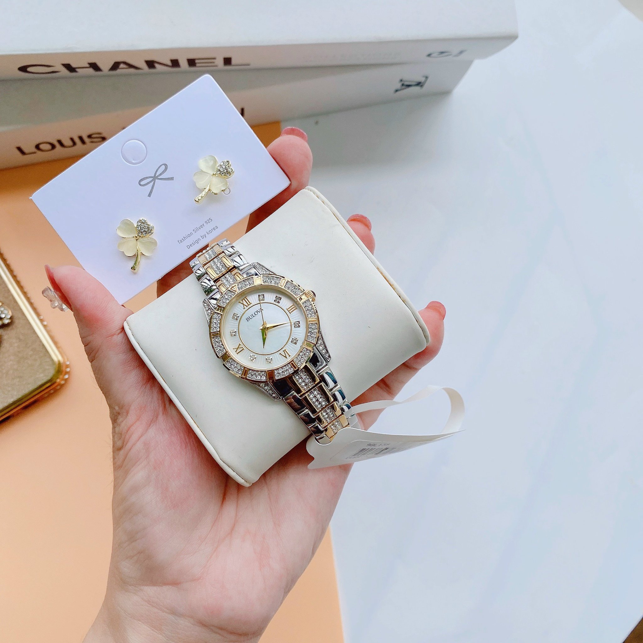 Đồng hồ Ladies' Bulova Crystal Watch 98L135 - Kết hợp hoàn hảo giữa sang trọng và sự quyến rũ