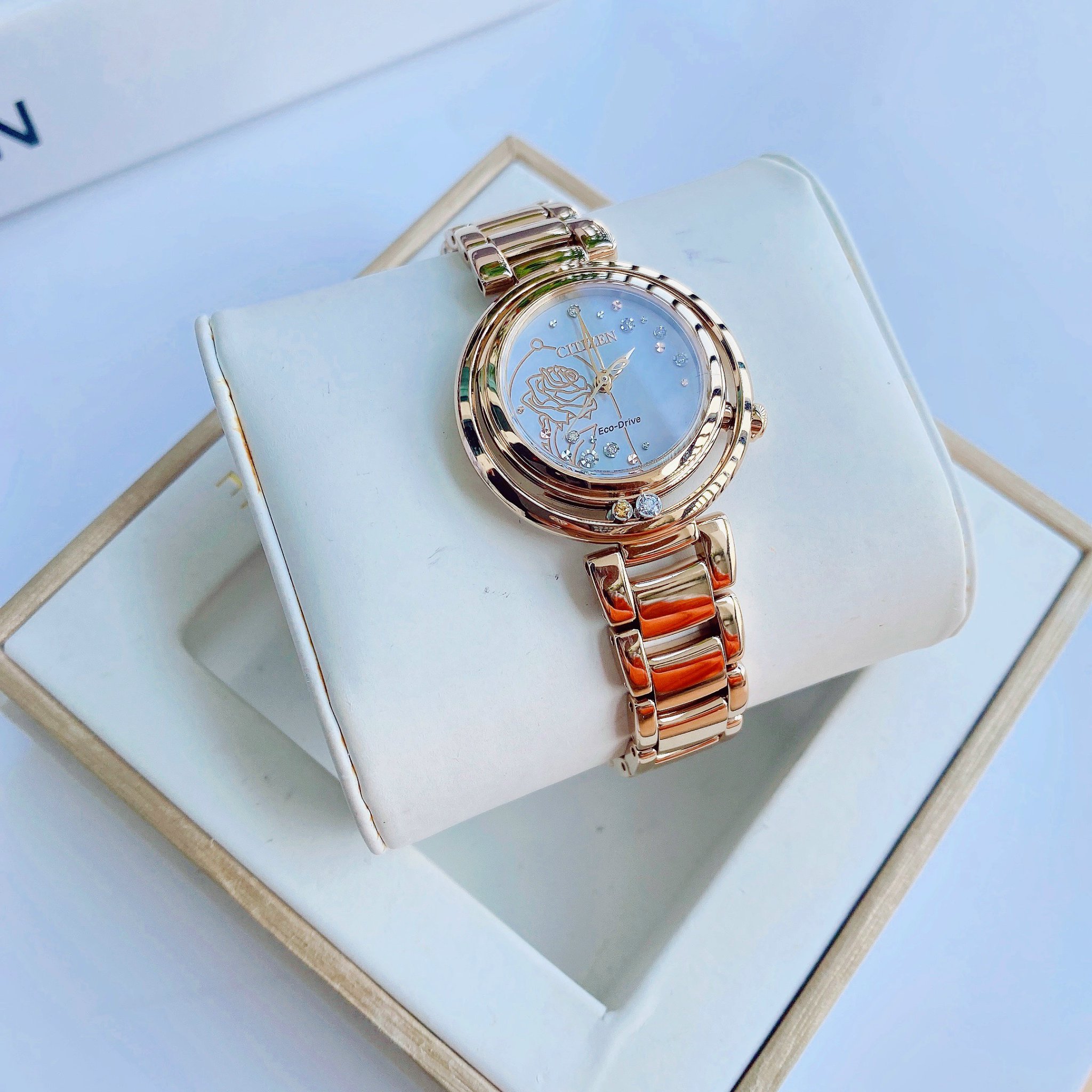 Đồng hồ Citizen Sunrise - Disney Princess Belle Diamond EM0823-58D: Lời tuyên ngôn của vẻ đẹp cổ điển và sự quyến rũ