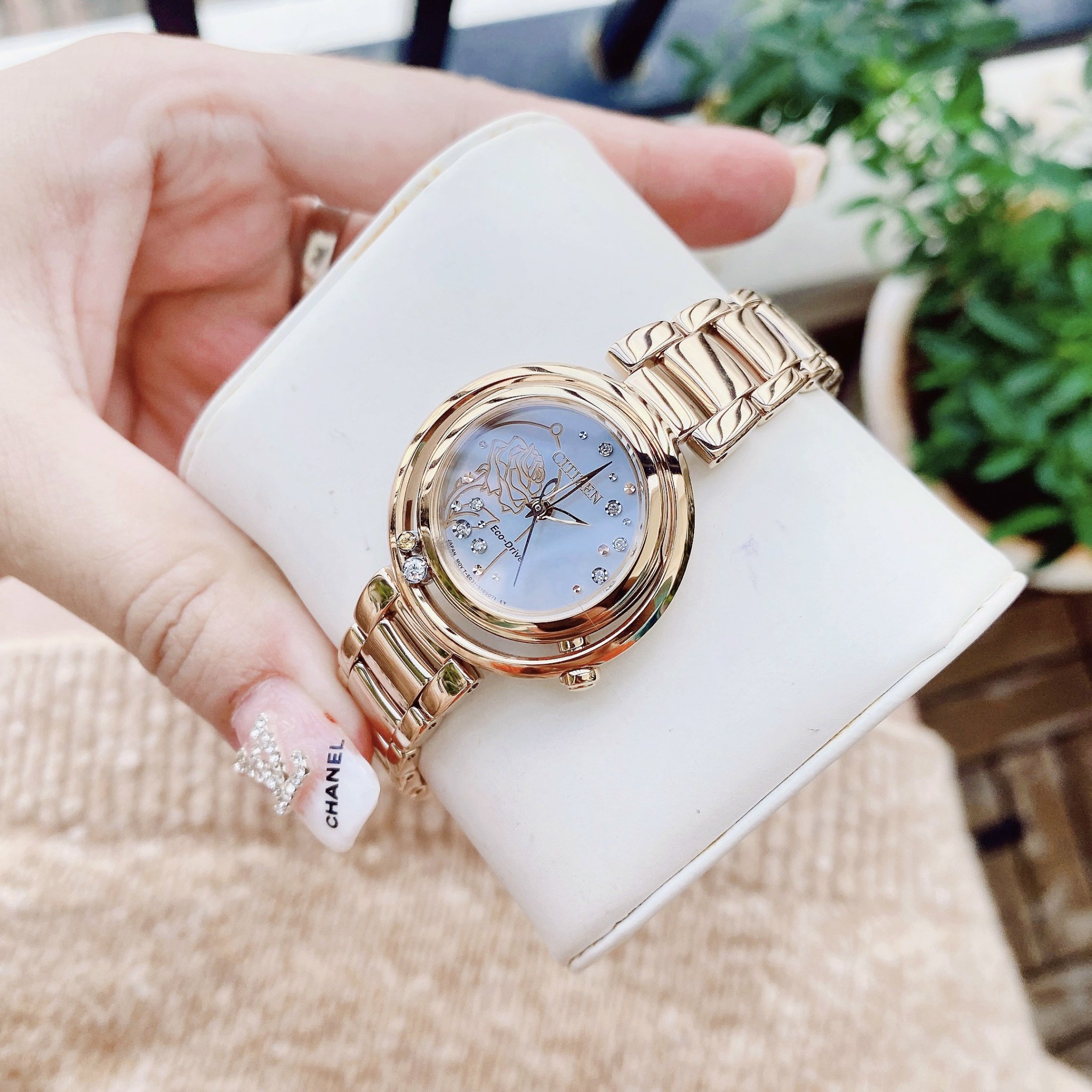 Đồng hồ Citizen Sunrise - Disney Princess Belle Diamond EM0823-58D: Lời tuyên ngôn của vẻ đẹp cổ điển và sự quyến rũ