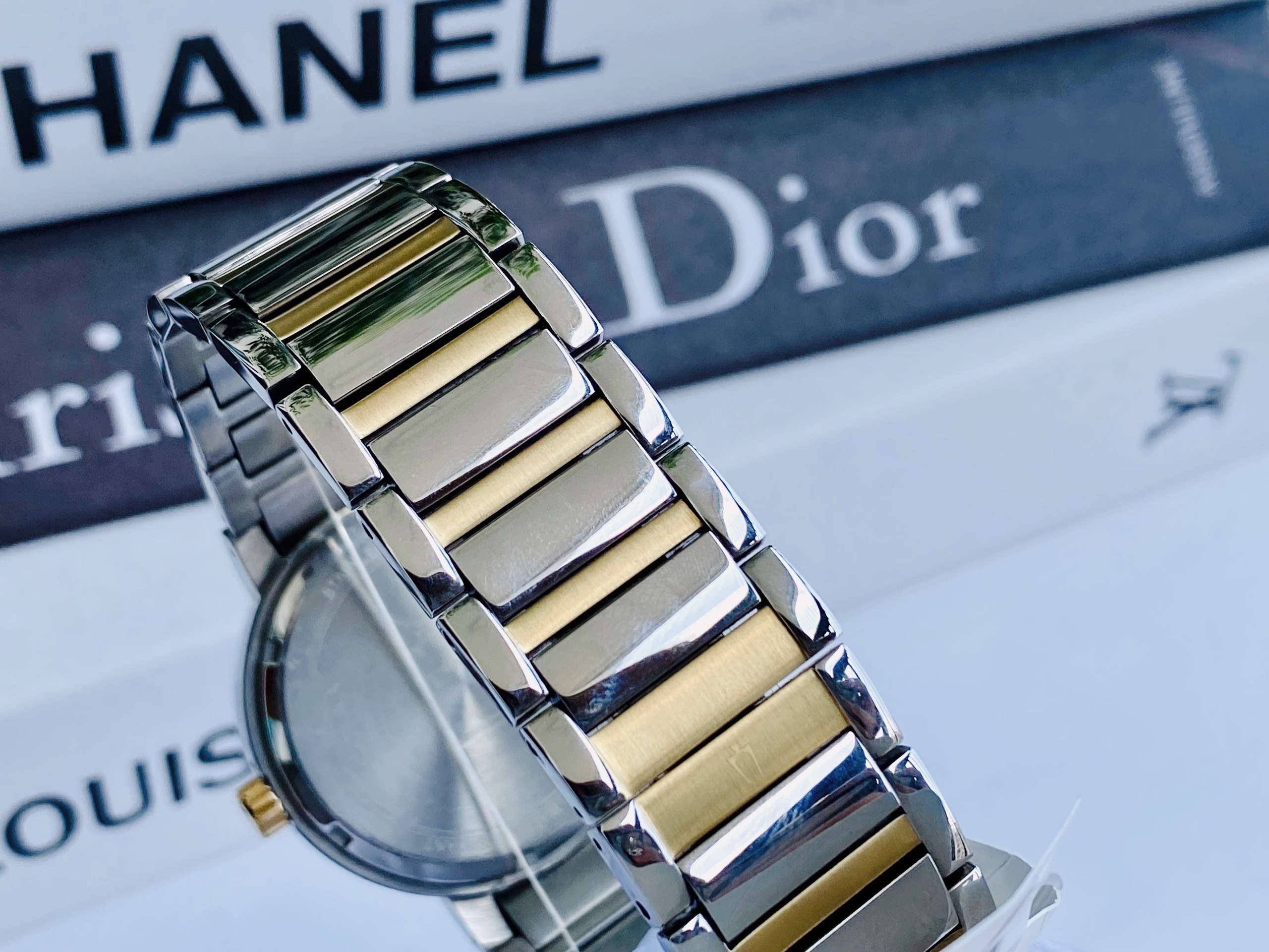 Đồng hồ BULOVA Model 98C123: Sự tinh tế và đẳng cấp hòa quyện