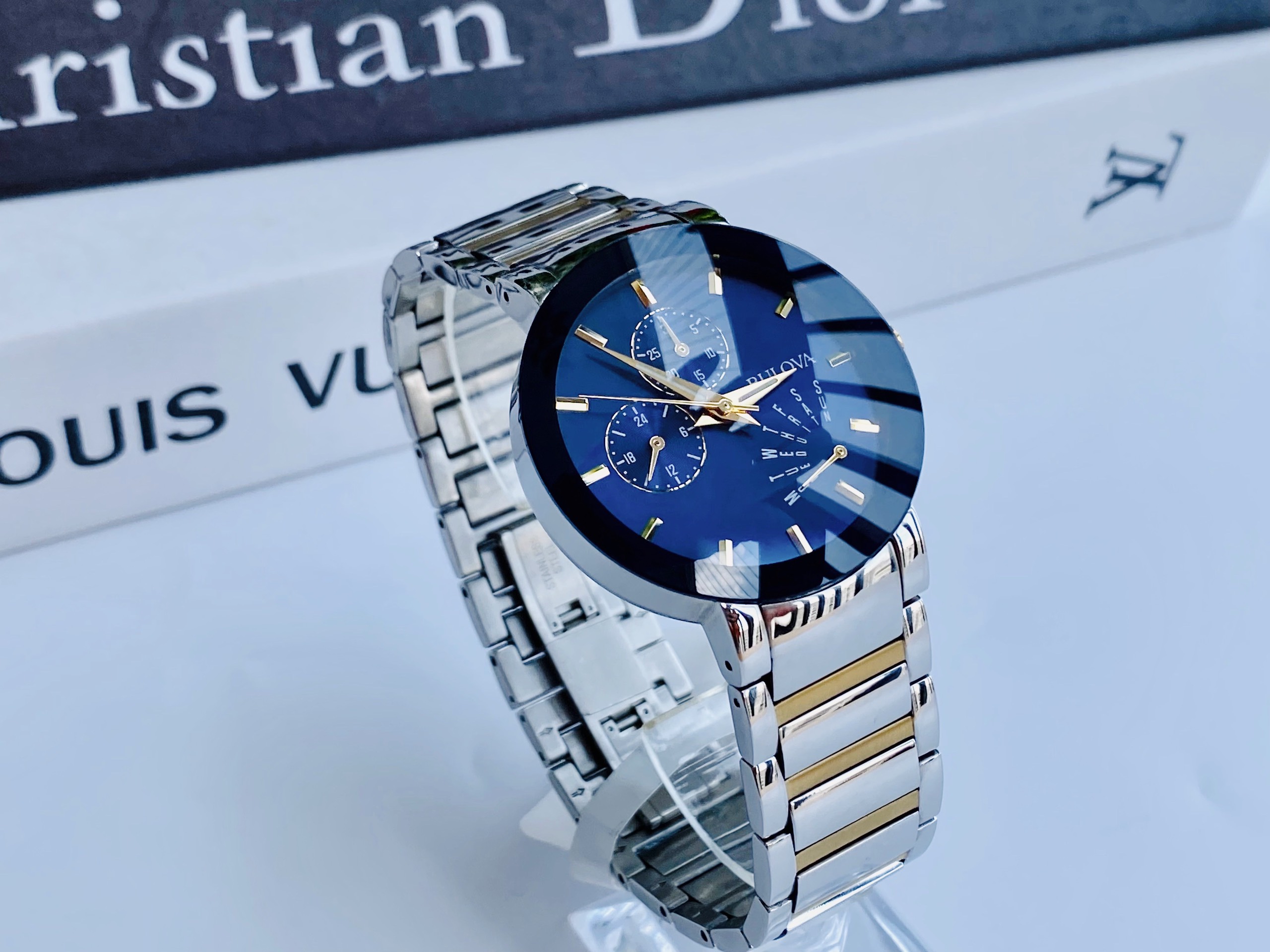 Đồng hồ BULOVA Model 98C123: Sự tinh tế và đẳng cấp hòa quyện