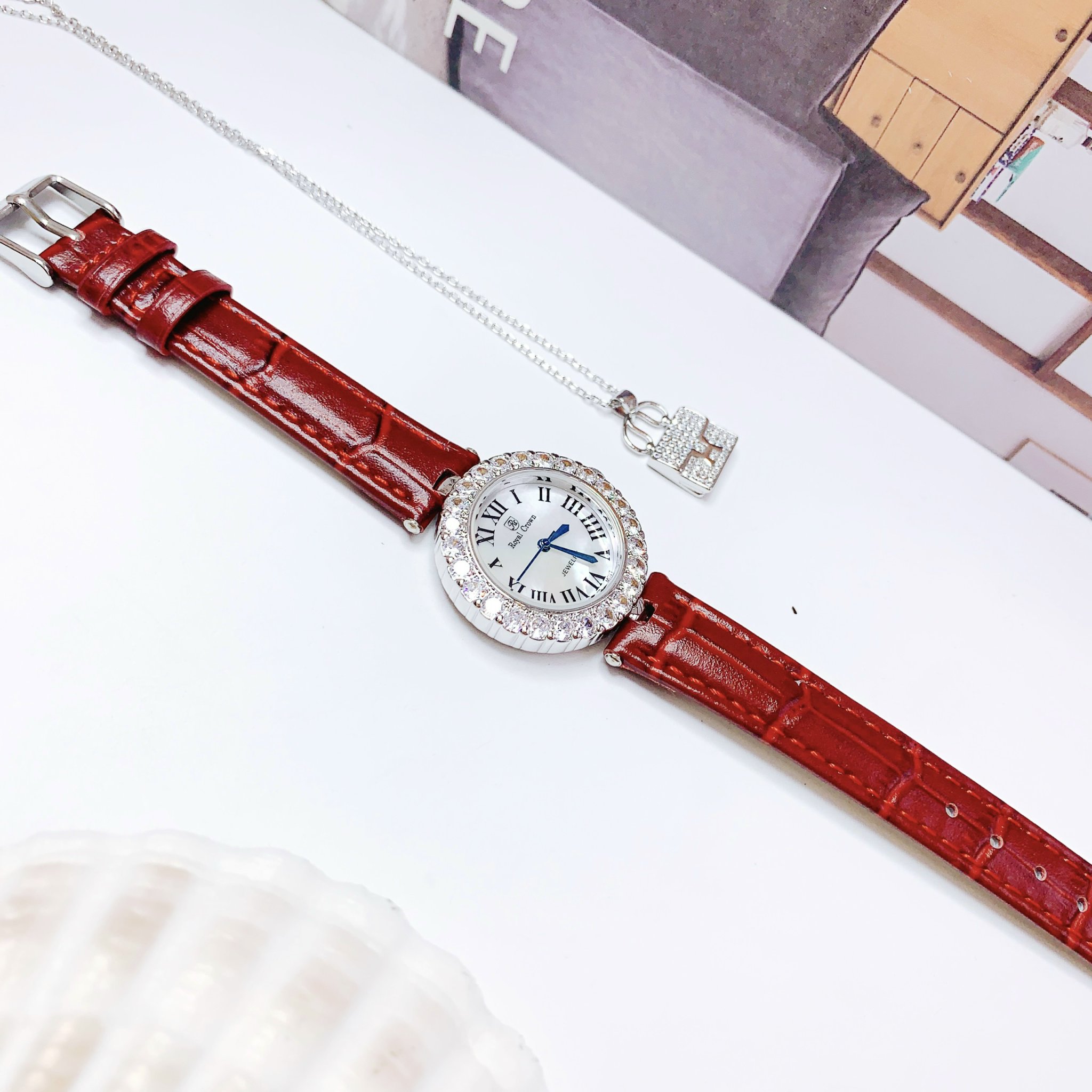 Đồng hồ Royal Crown 6305 - Phiên bản Cartier đẳng cấp và sang trọng