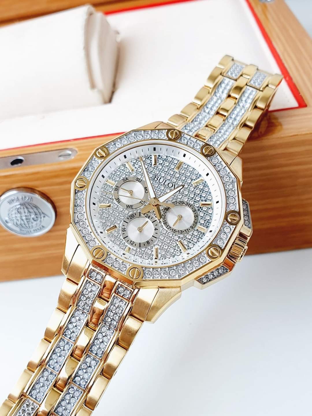 Đồng hồ Cặp đôi siêu hiếm Bulova tông gold đính full đá cực sang chảnh