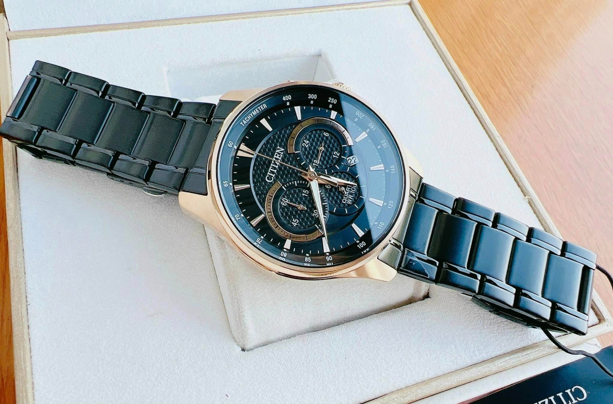Đồng hồ Citizen AN8196-55E Quartz Japan full đen mang đến cảm nhận khác lạ, một chút mạnh mẽ phong trần