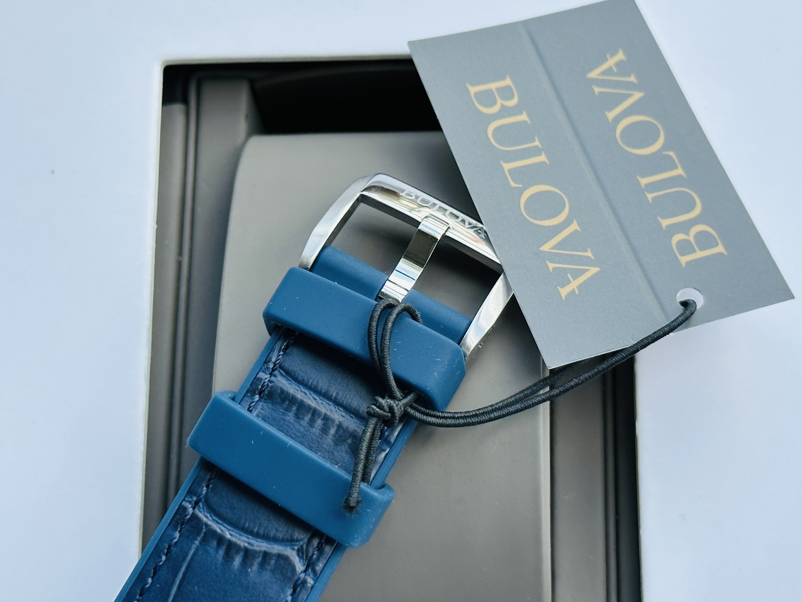 Đồng Hồ Nam Bulova 96A291 - Dòng hải quân cực chất với thiết kế hở tim đi kèm tone xanh cực đẹp, benzel xoay