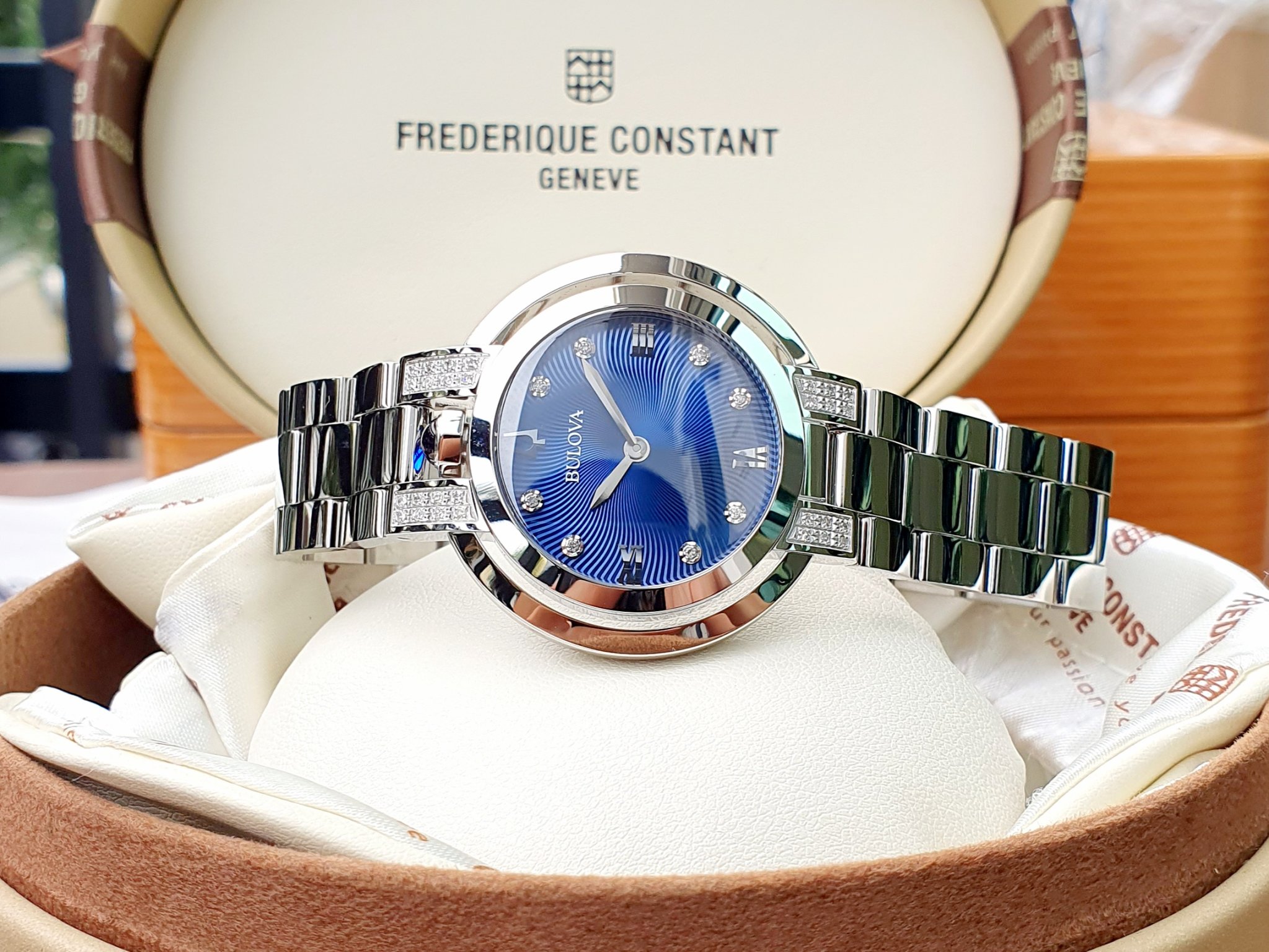 Đồng hồ Bulova Rubaiyat 96R225 xinh đẹp, sang trọng với những viên kim cương điểm giờ quyến rũ