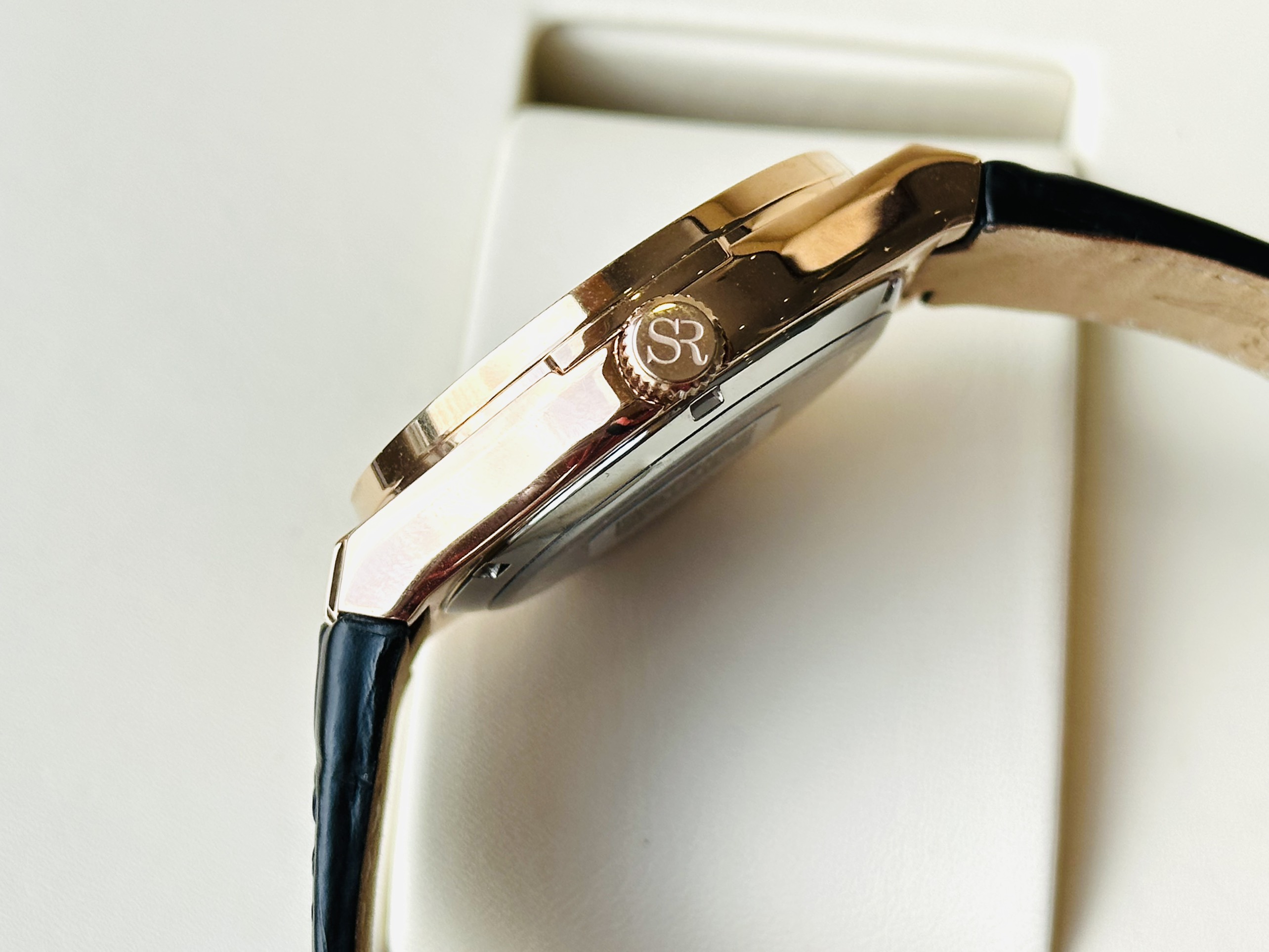 Siêu phẩm đồng hồ chính hãng đến từ nhà SRwatch