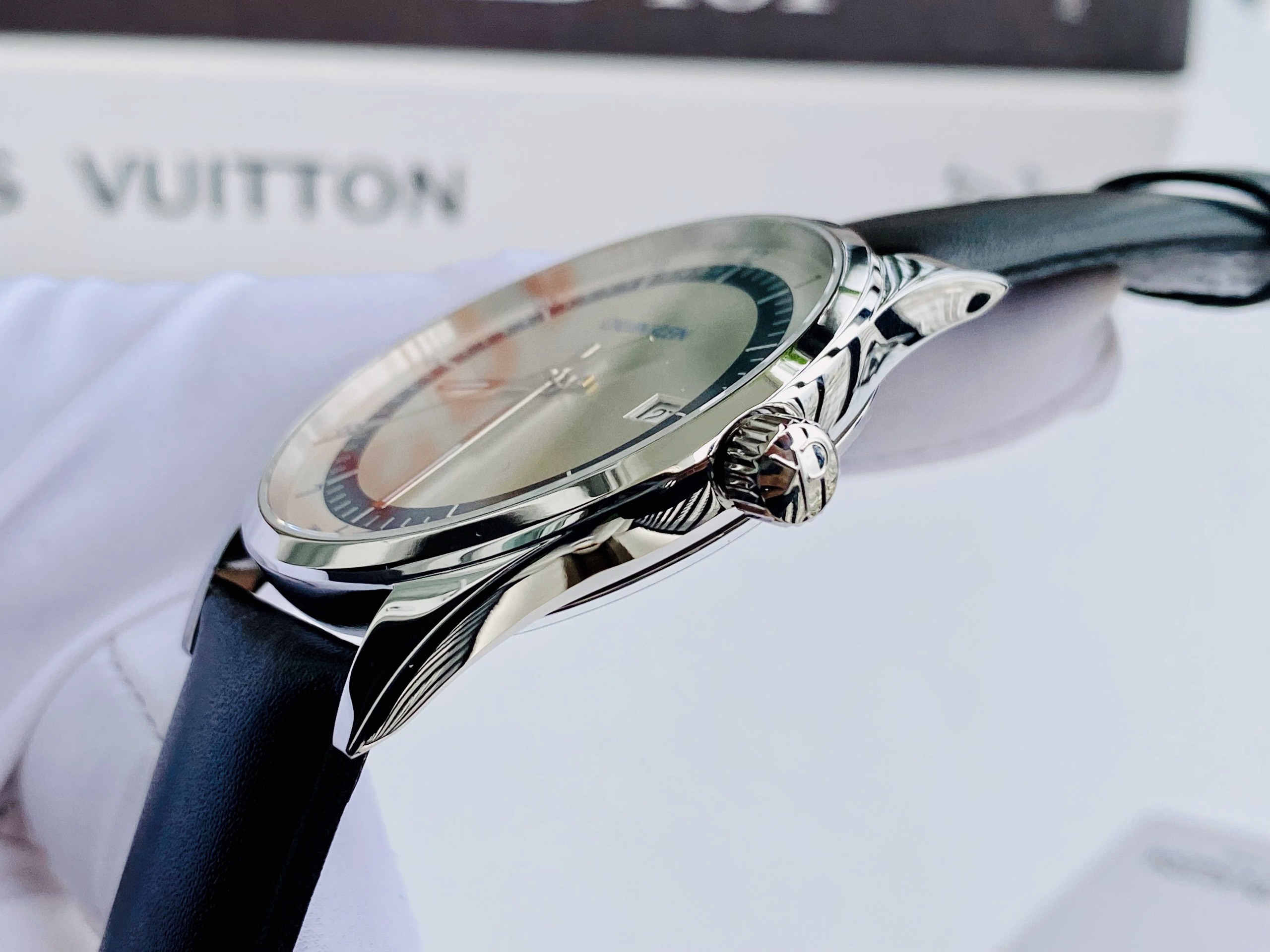 Đồng hồ Calvin Klein nam đẹp xuất sắc nổi bật với vòng tròn số màu xanh navy