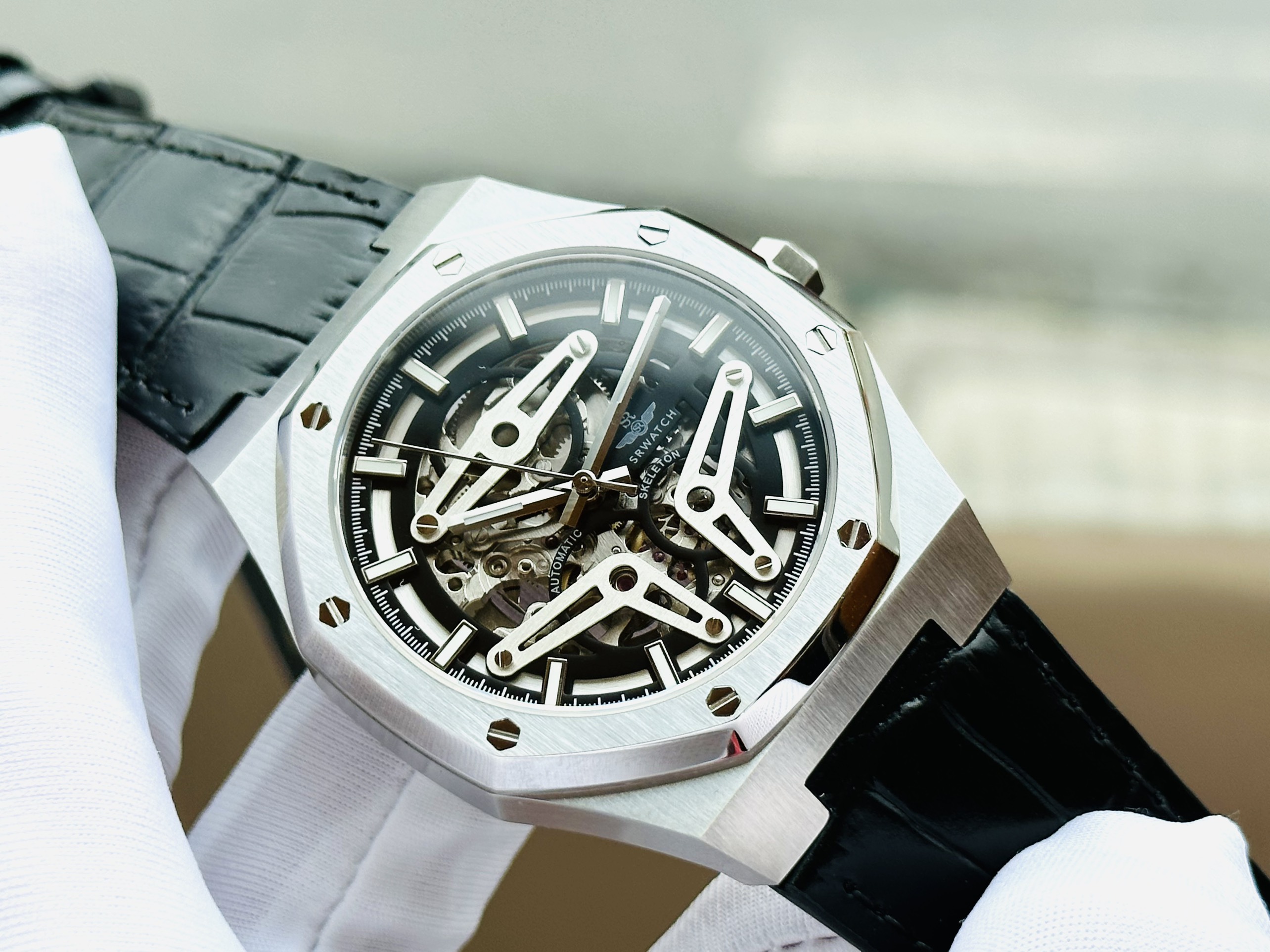 Đồng hồ SRWatch Skeleton SG191914101 - Audemars Piguet  mang đến cho người dùng phong cách mạnh mẽ - sang trọng