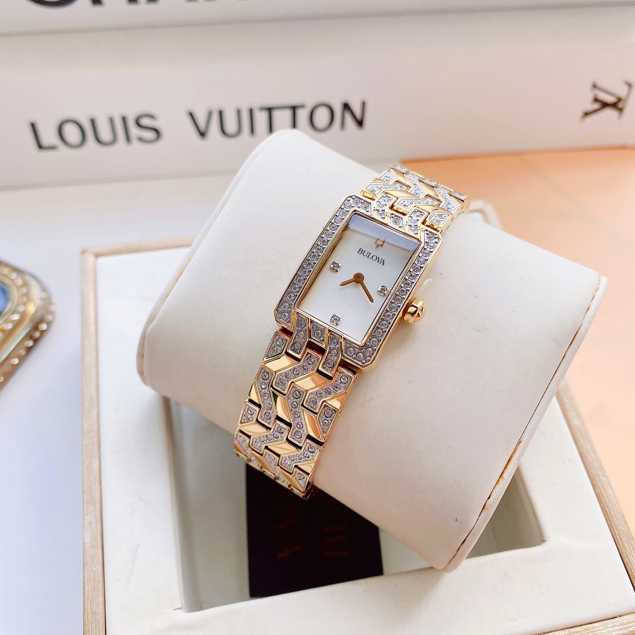 Đồng hồ Bulova 98L301 tông gold sang chảnh  - Bulova Classic Crystal Accented Gold Tone Ladies