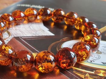 Vòng tay Hổ Phách