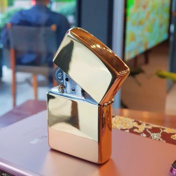 Bật Lửa Zippo 252BL072 - Biểu Tượng Trâu Cõng Kim Tiền Mạ Vàng 18k Trên Thân Với Ý Nghĩa Tài Lộc